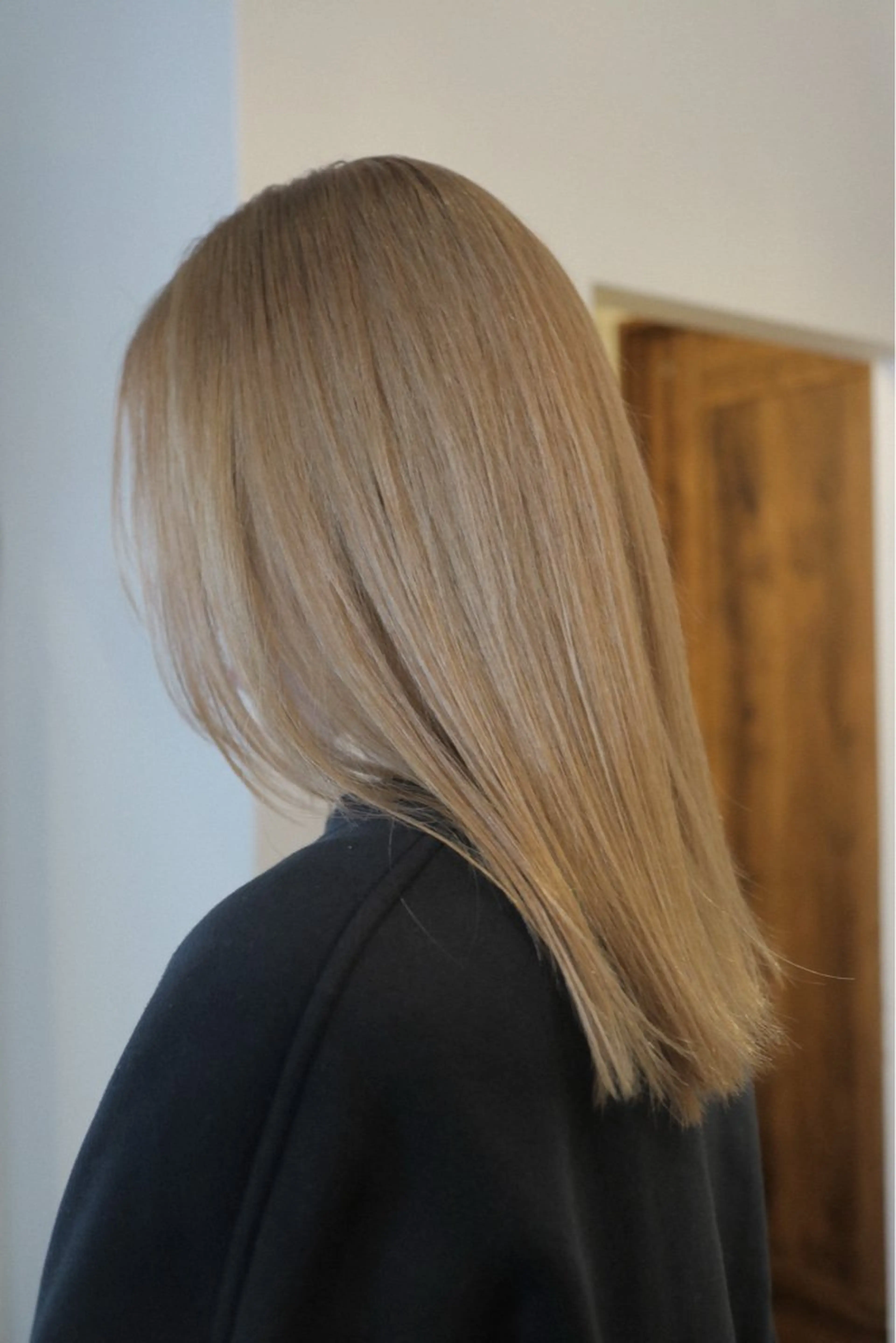 セミロング ヘアカラー ウシロダ メグミのヘアスタイル