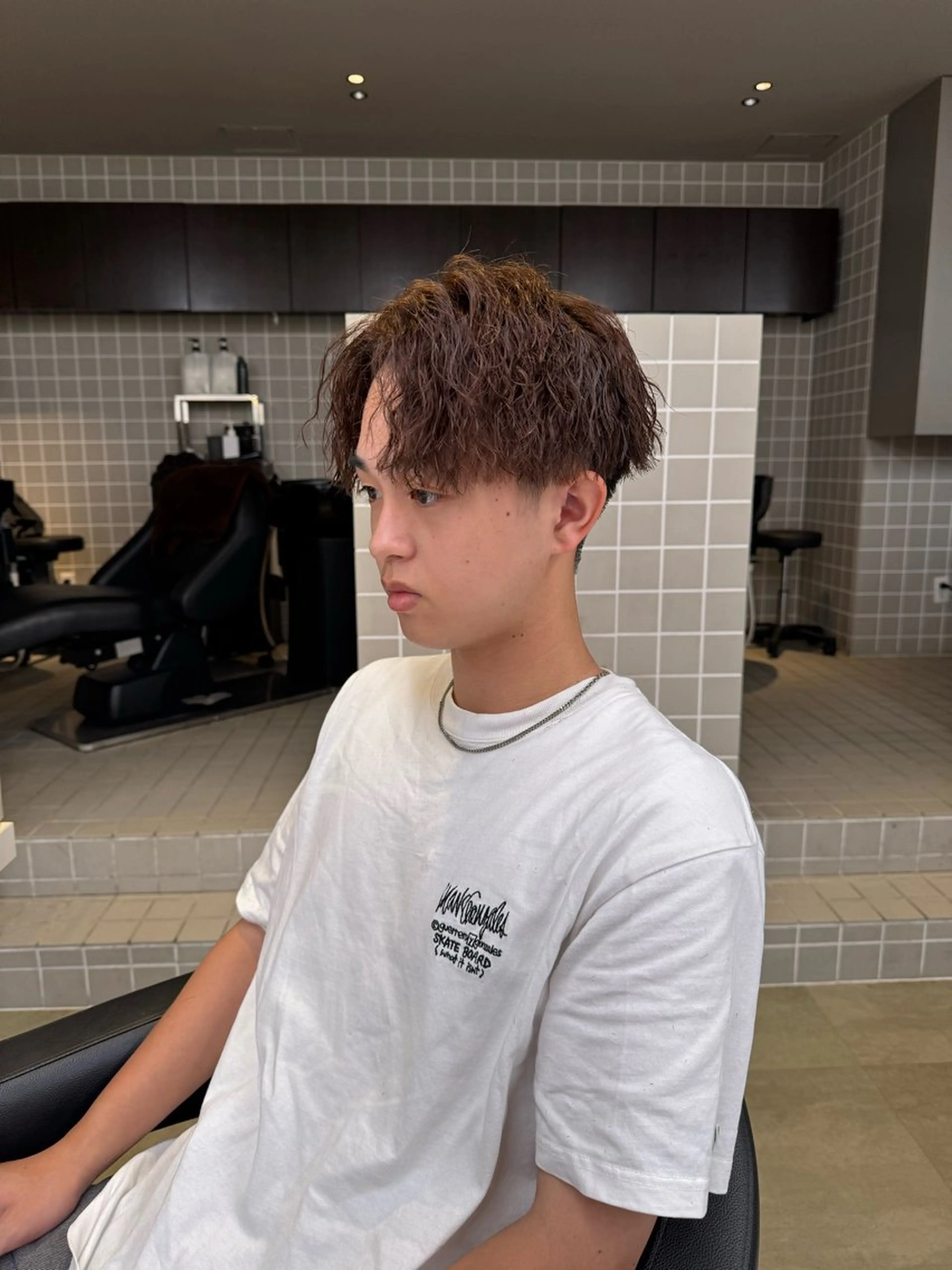 ミディアム パーマ ヘアアレンジ メンズ ミディアムパーマ メンズパーマ カット パーマ トリートメント ヘッドスパ ヘアセット 顔まわりカット の達人のヘアスタイル