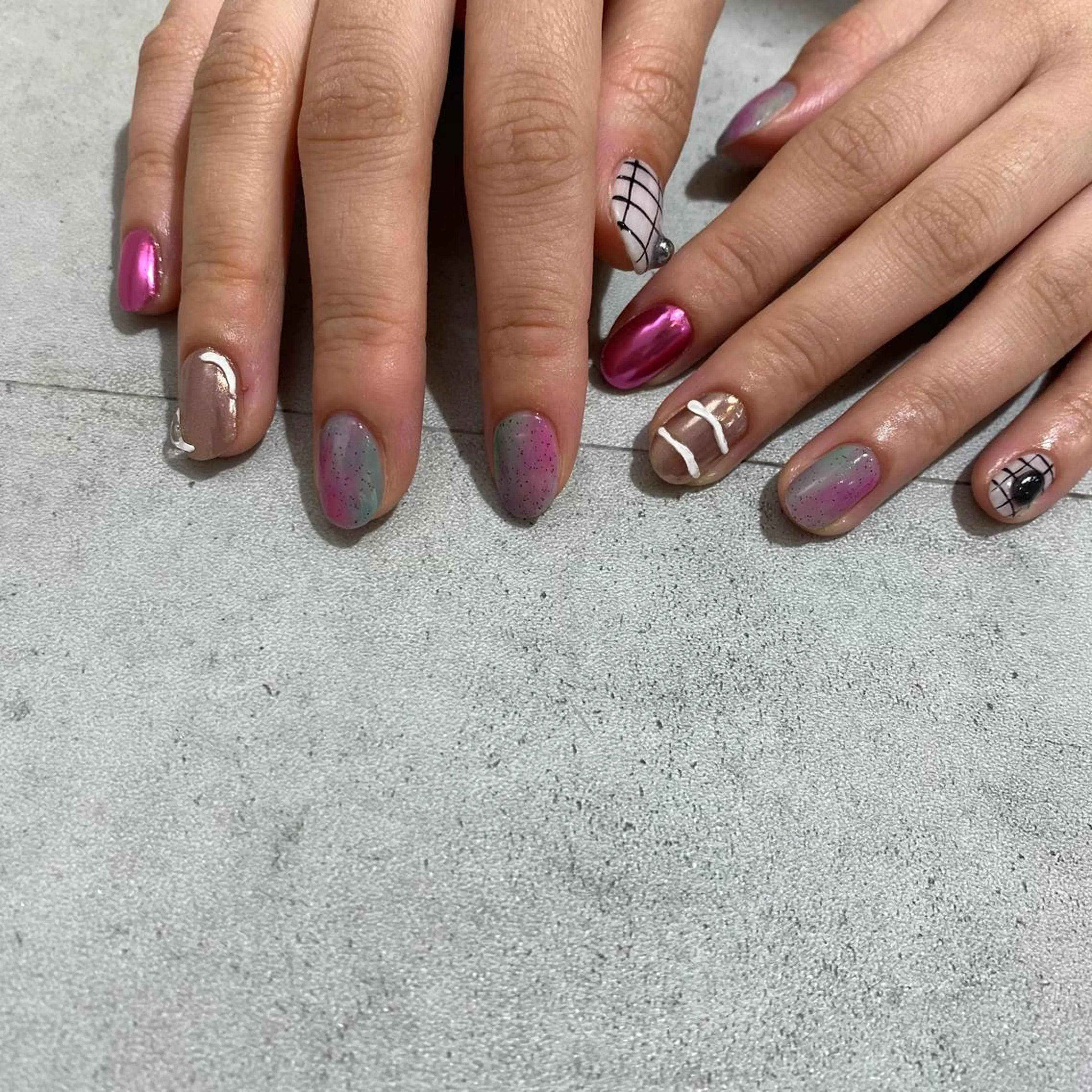 ネイル ミラーネイル ピンク Trico Antique所属・岩本 杏のネイルデザイン