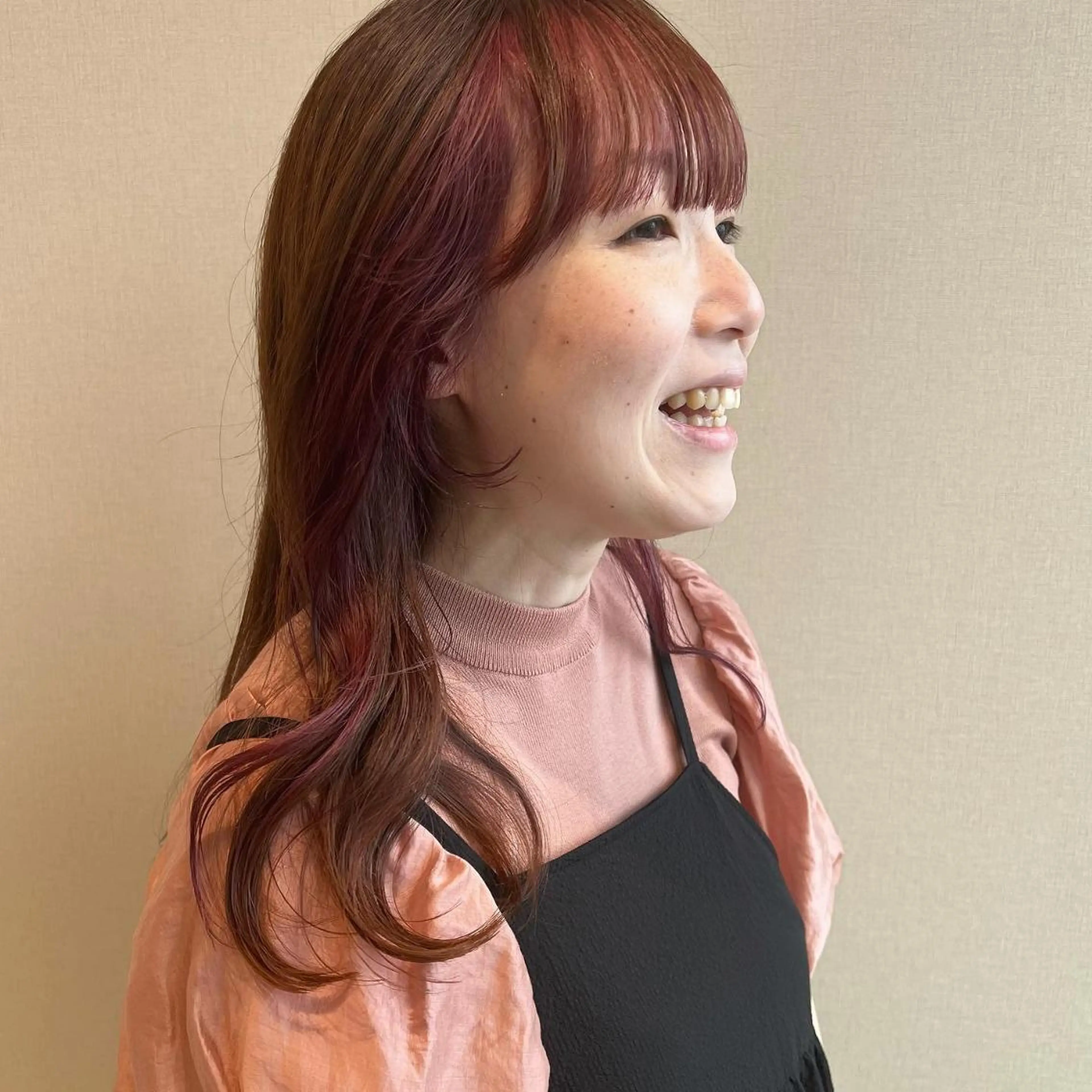カラー ピンクカラー 堀結香/顔まわり レイヤー/蒲生四丁目のヘアスタイル
