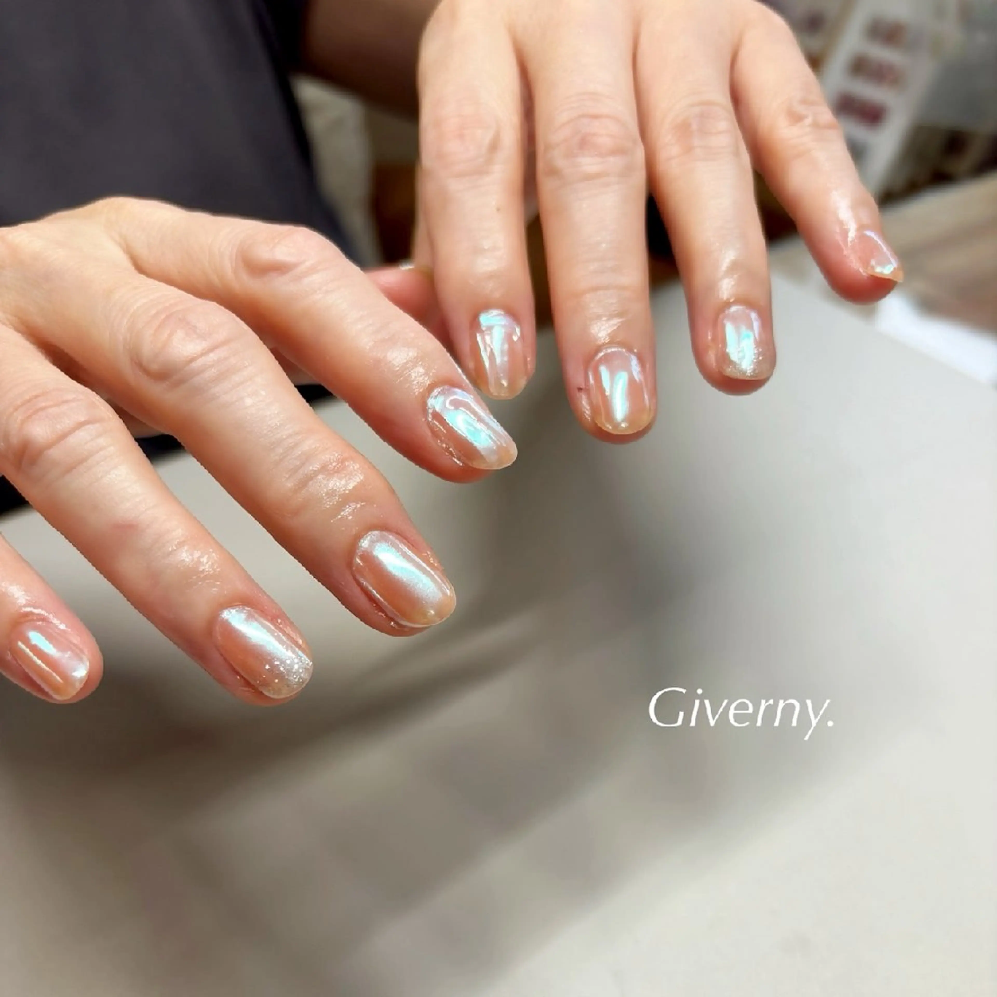 ネイル オーロラネイル 夏ネイル ハンドネイル Giverny .のネイルデザイン