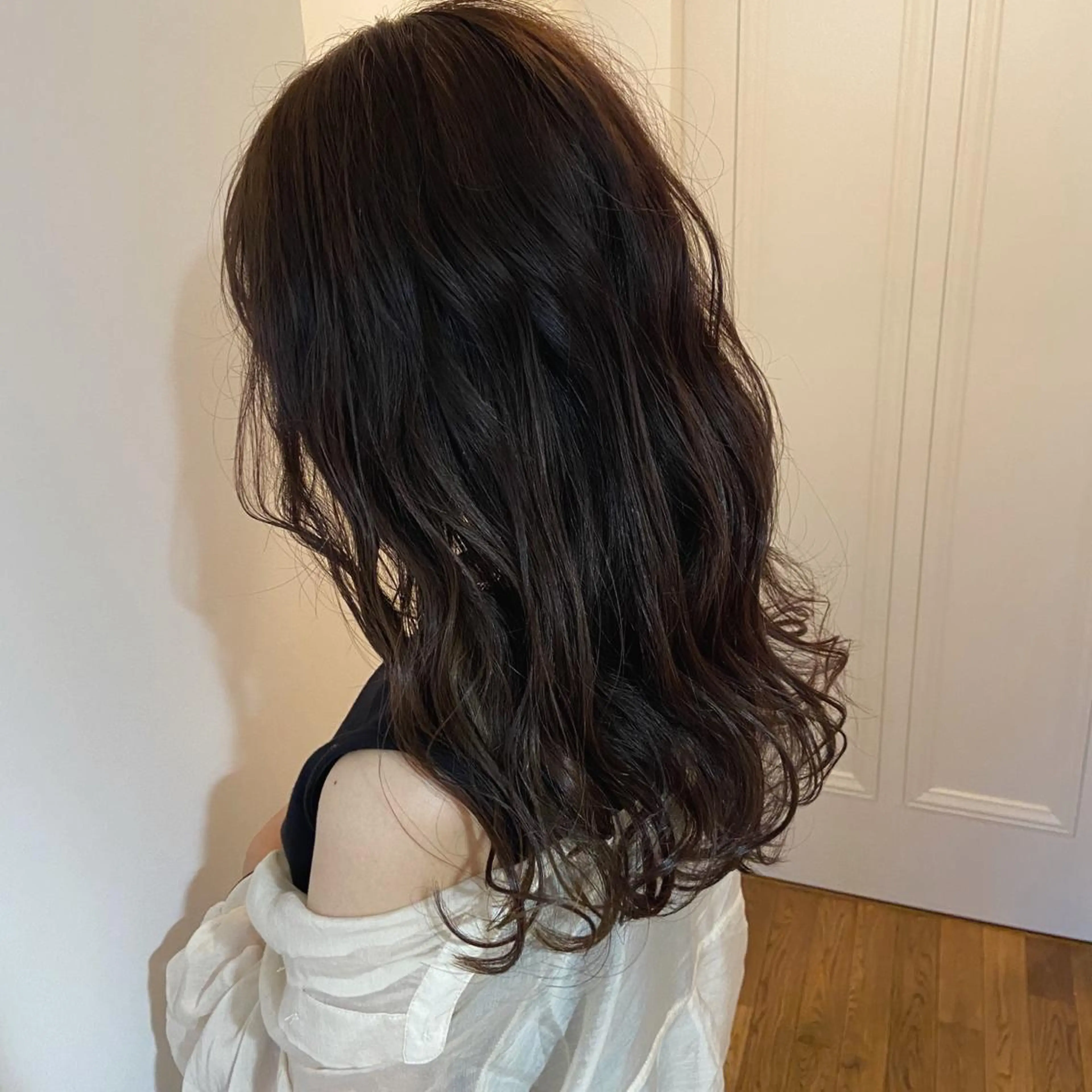 ミディアム 峯 志帆のヘアスタイル