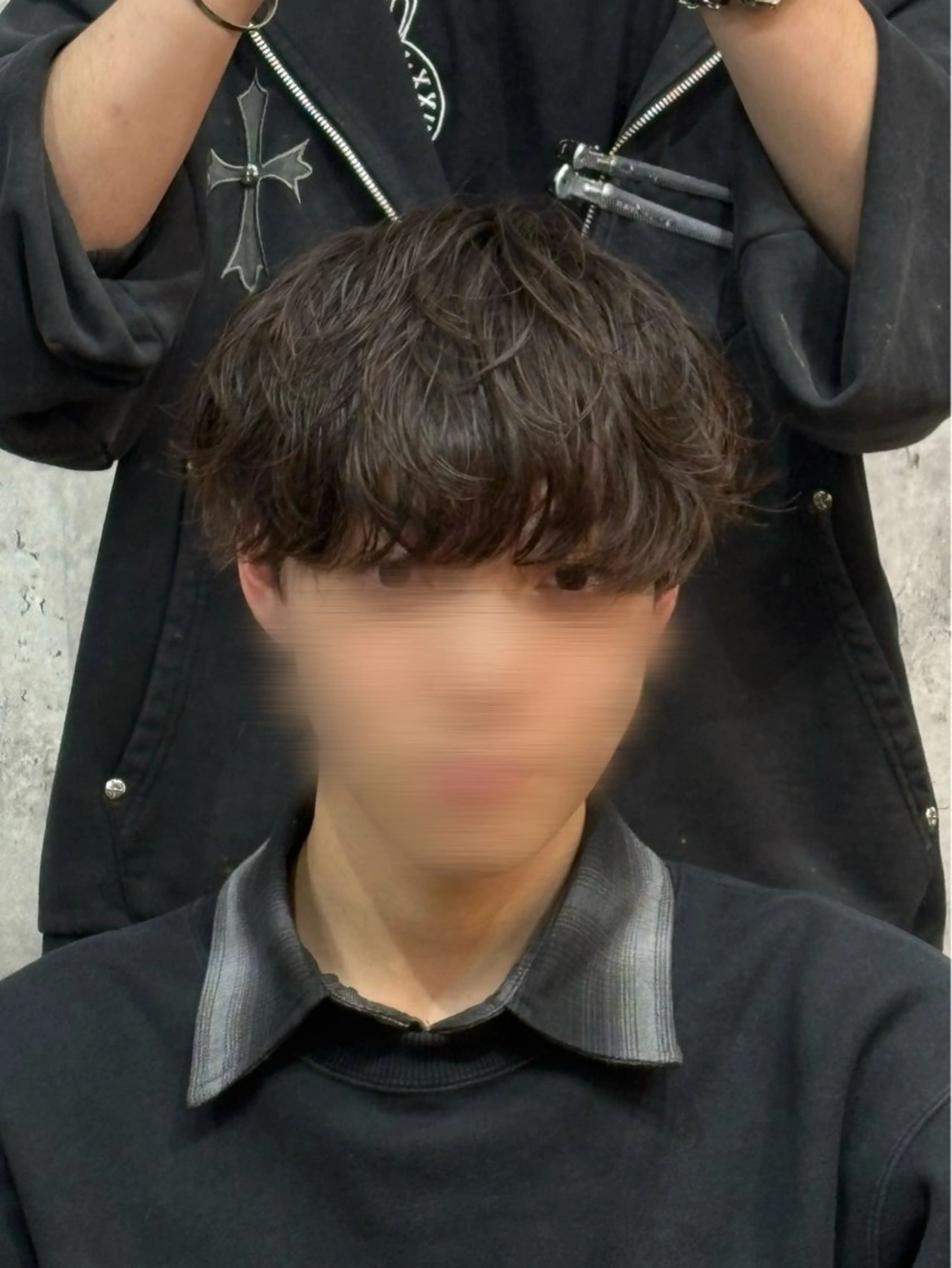 ショート パーマ メンズ メンズパーマ カット パーマ 韓国メンズヘア/ 毛流れヘア　須田龍世のヘアスタイル