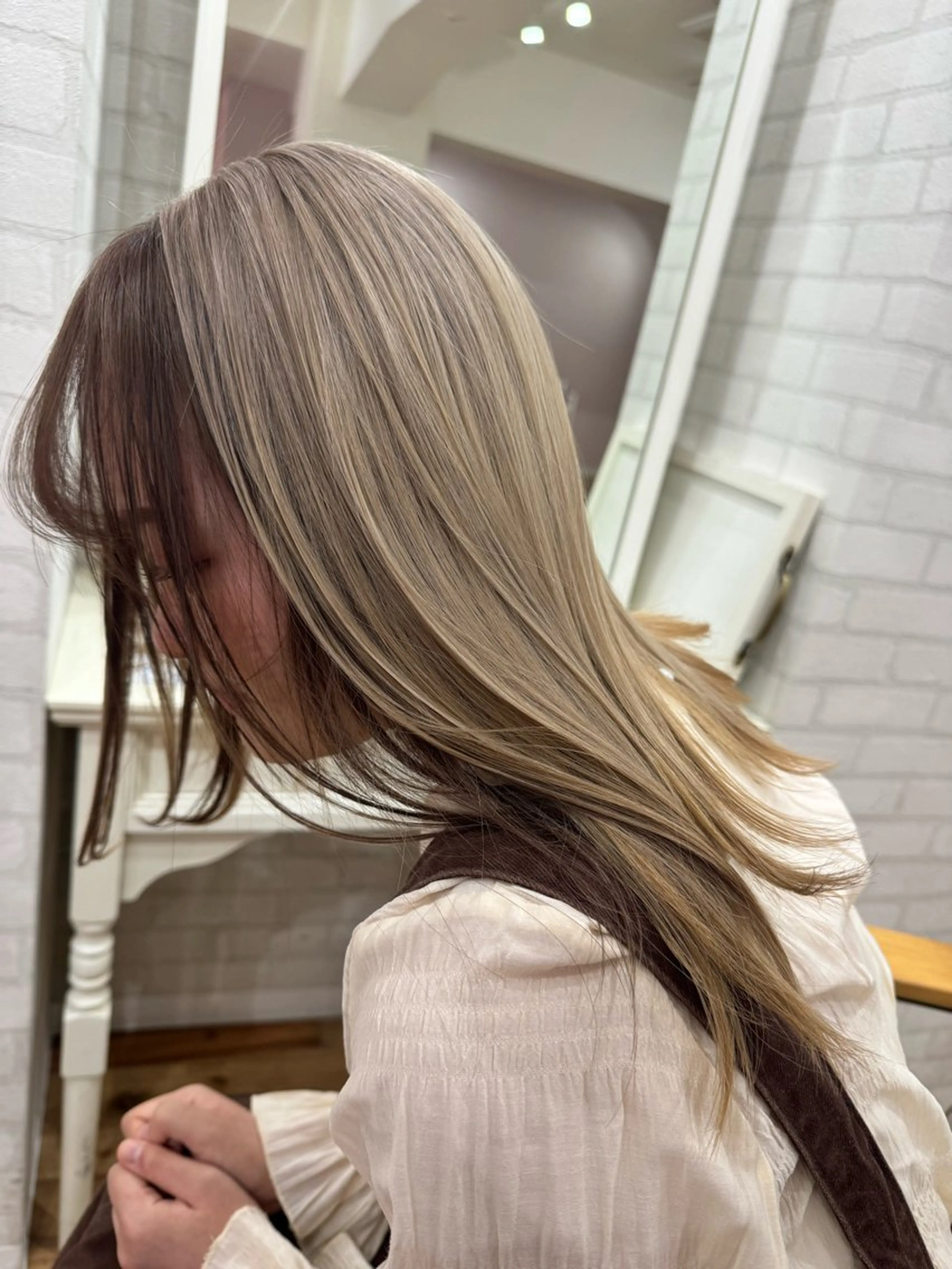 セミロング カラー カラー特化型美容師 保住のヘアスタイル