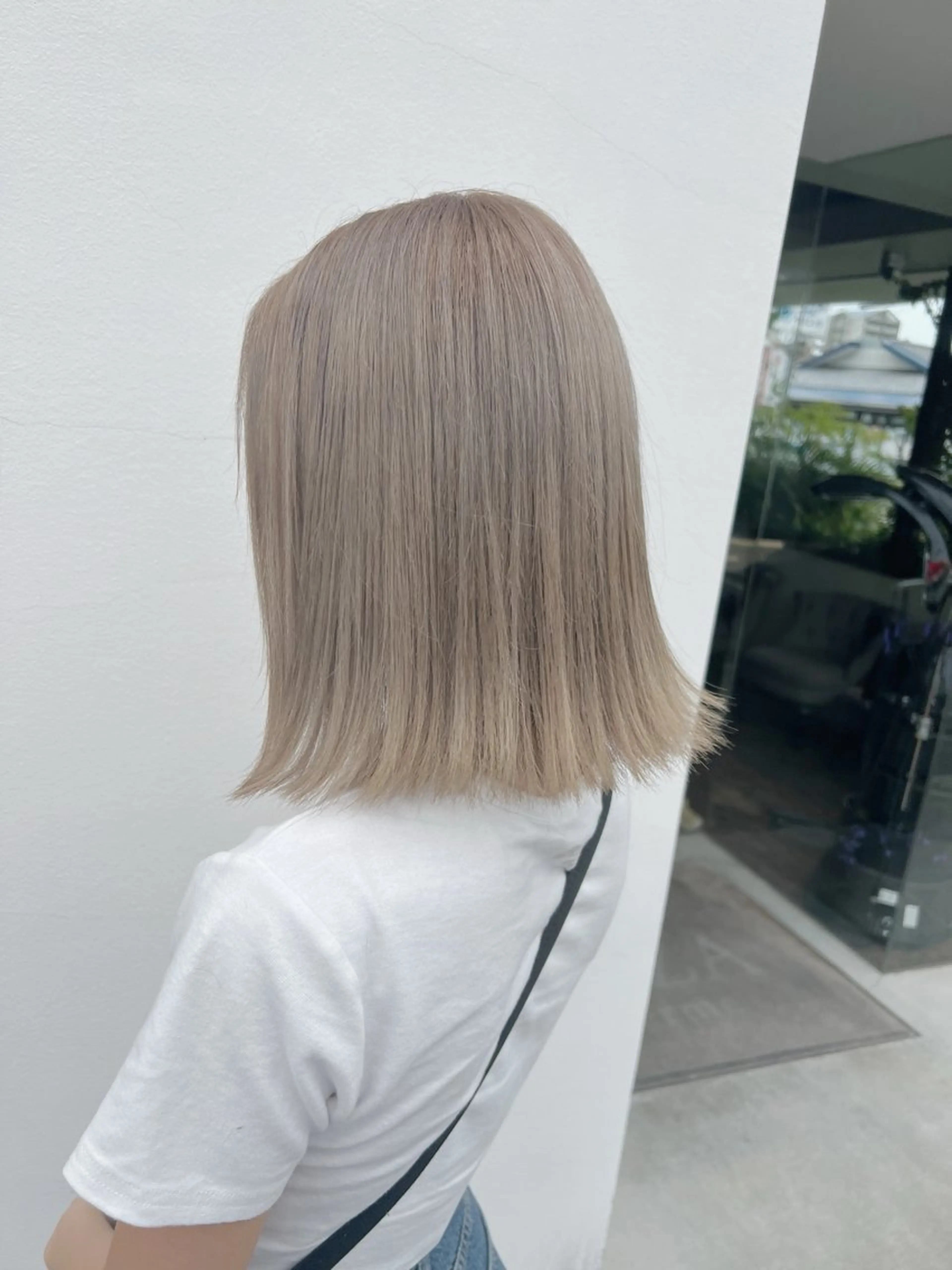 ミディアム カラー ベージュカラー ブリーチ ホワイトベージュ ヘアカラー ROZA germe所属・ROZAgerme 落海一花🦋のヘアスタイル