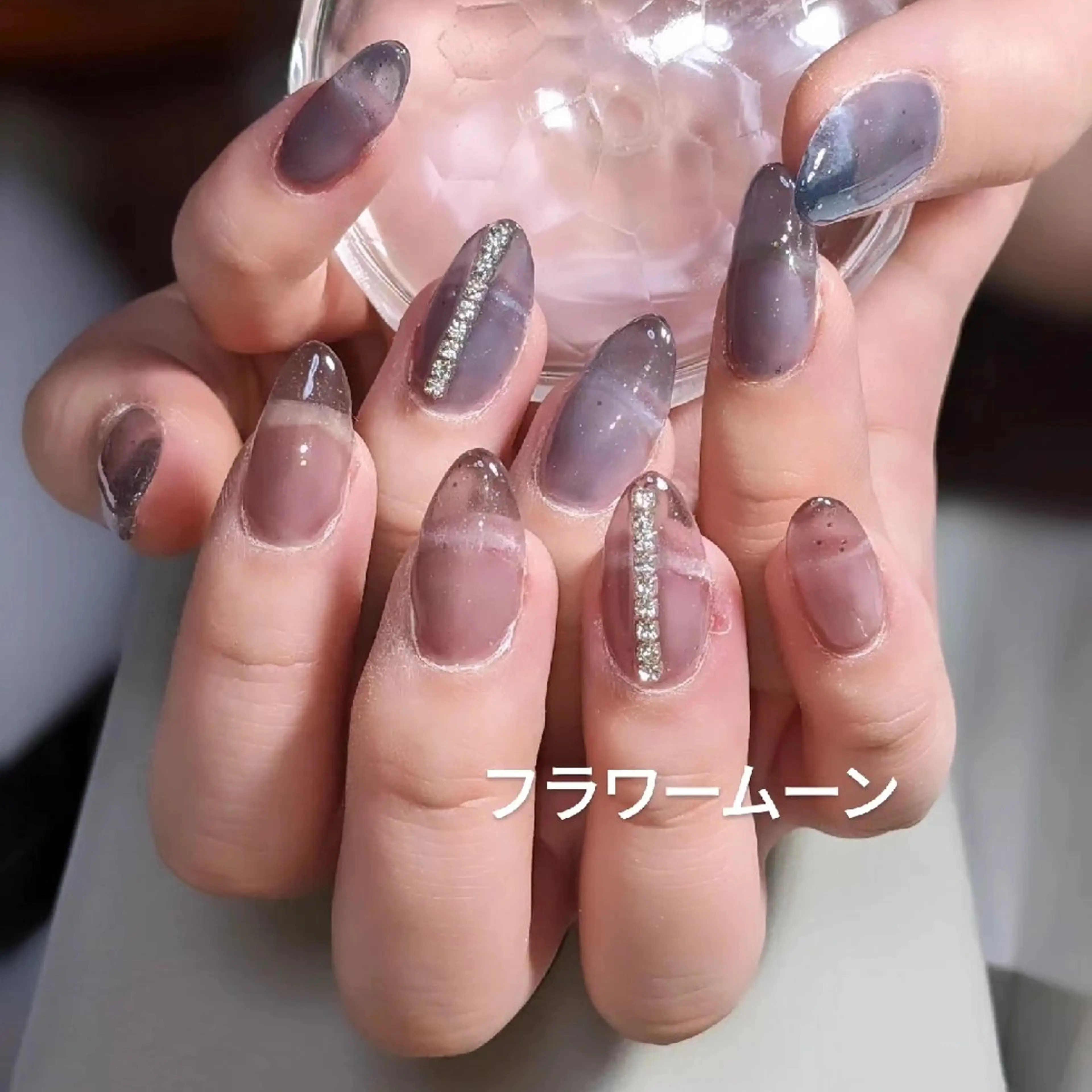 ネイル シンプルネイル ストーンネイル フラワー ムーンのネイルデザイン