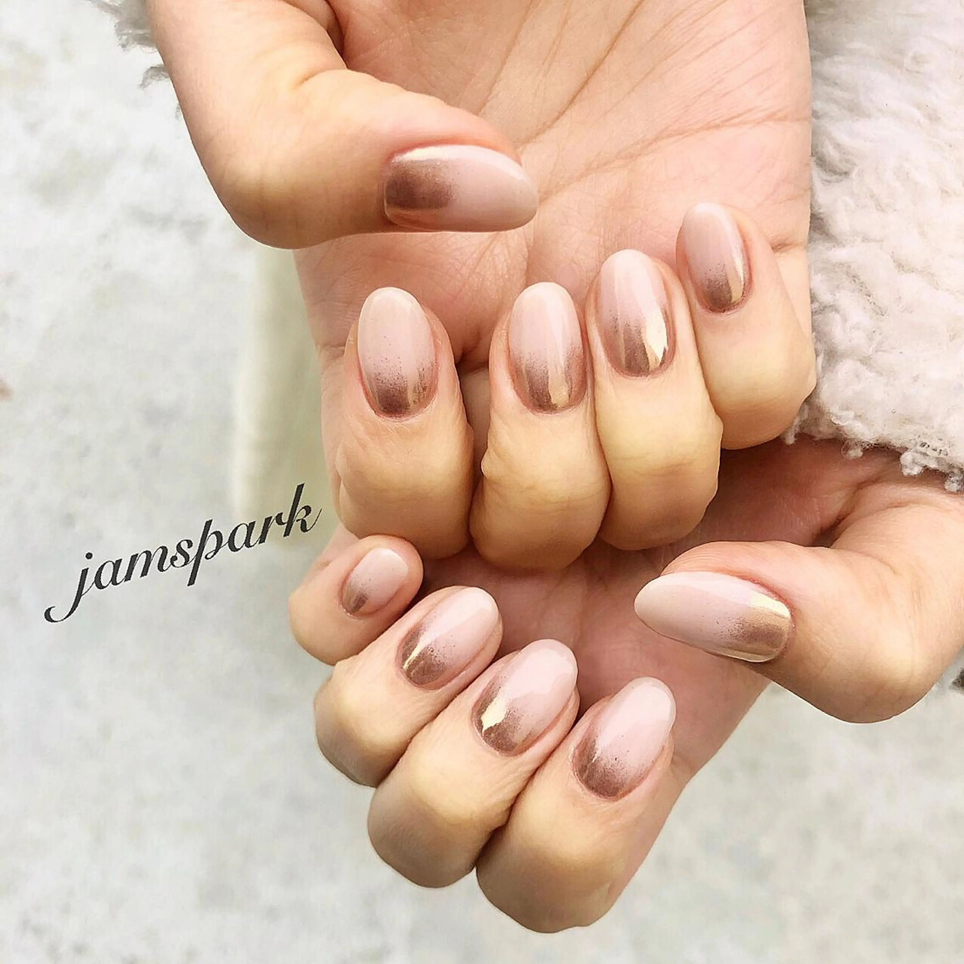 ネイル ミラーネイル ニュアンスネイル ホワイト ハンドネイル jamspark ✨のネイルデザイン