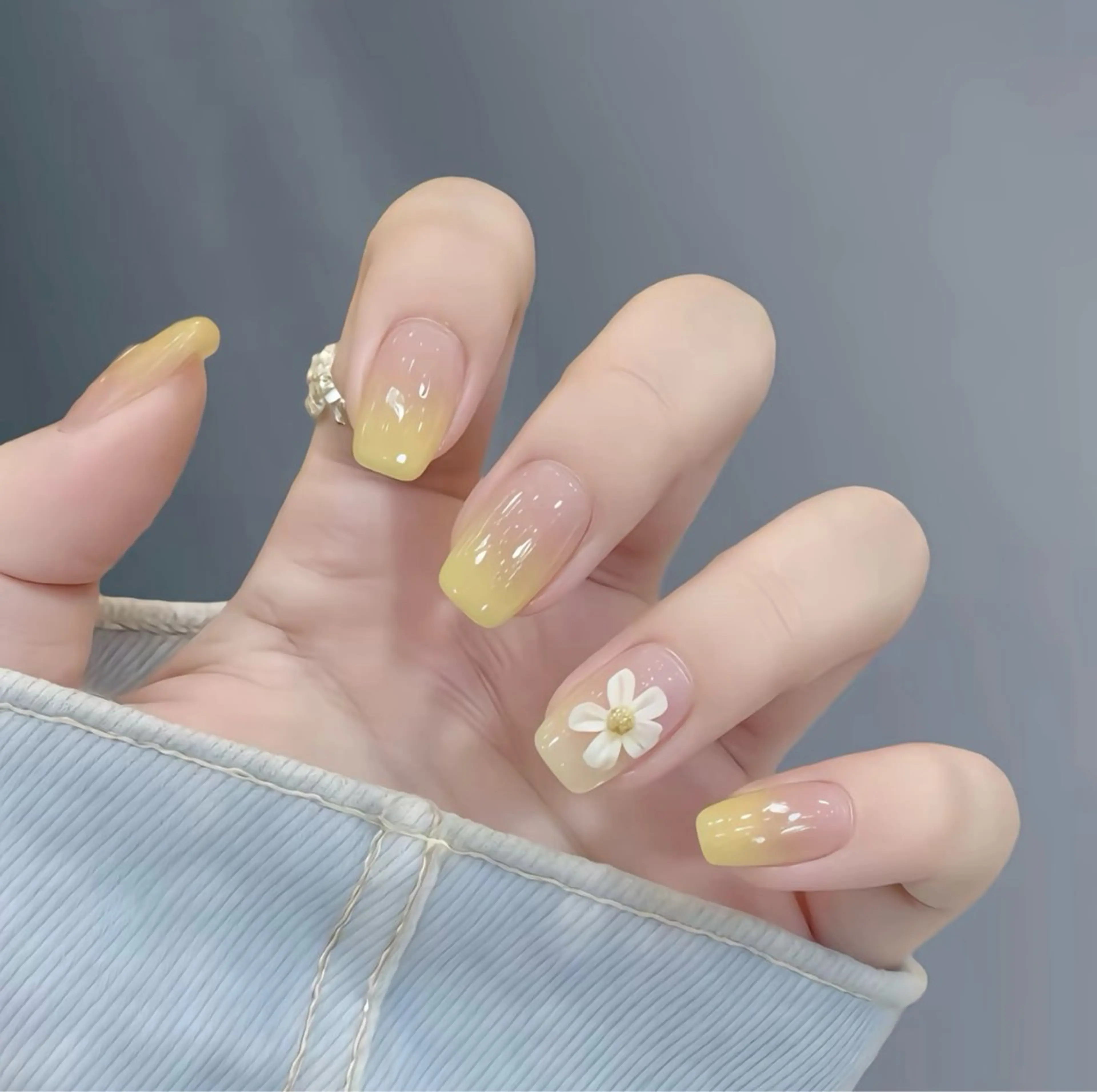 ネイル アートネイル オーロラネイル ガーリー キラキラネイル 韓国ネイル ハンドネイル nail salon U所属・日向 あゆみのネイルデザイン