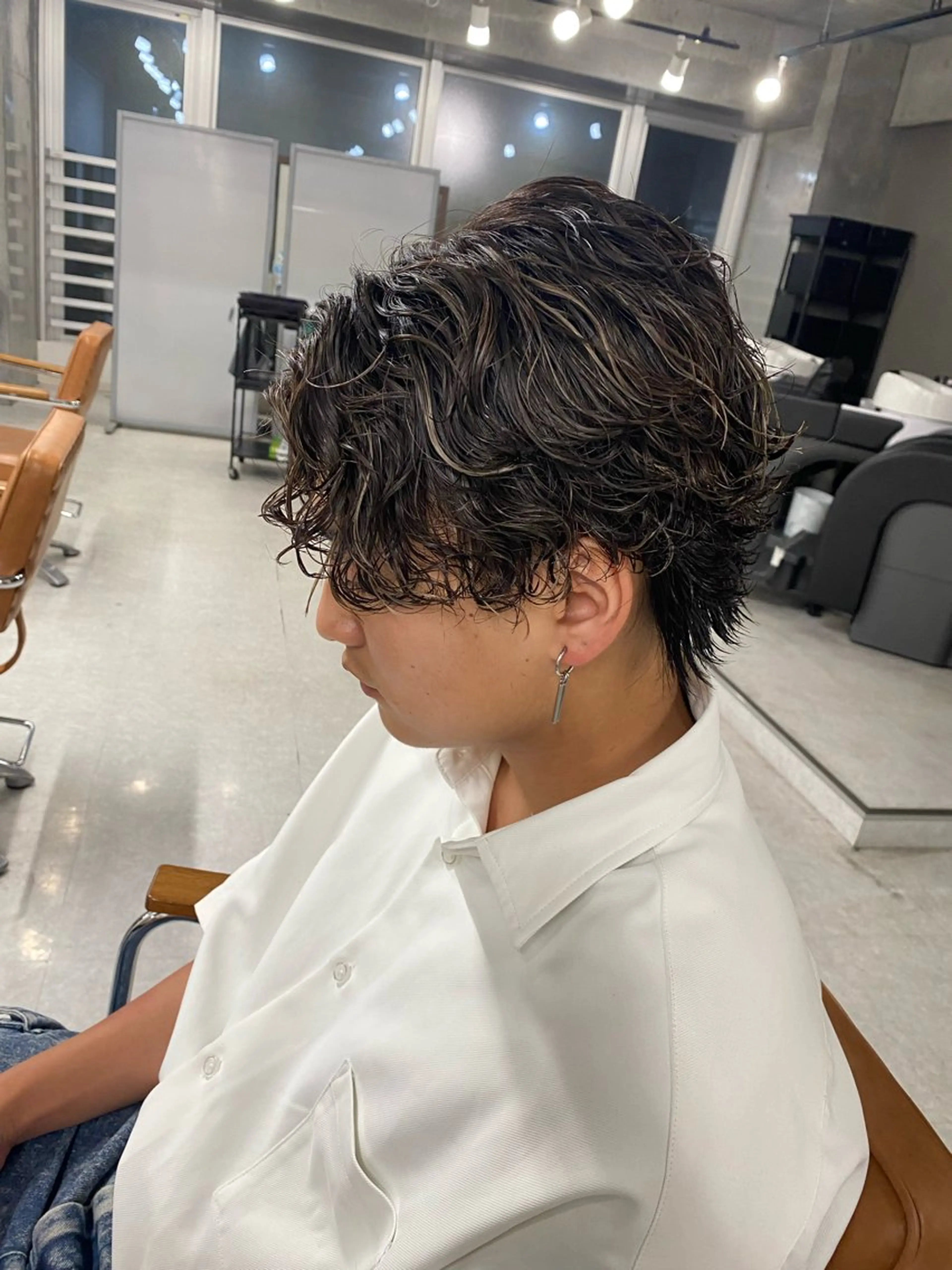 ミディアム カラー パーマ メンズ ミディアムパーマ メンズハイライト メンズパーマ ハイライトカラー ハイライト メンズ特化/パーマ /フェード/洋輔のヘアスタイル