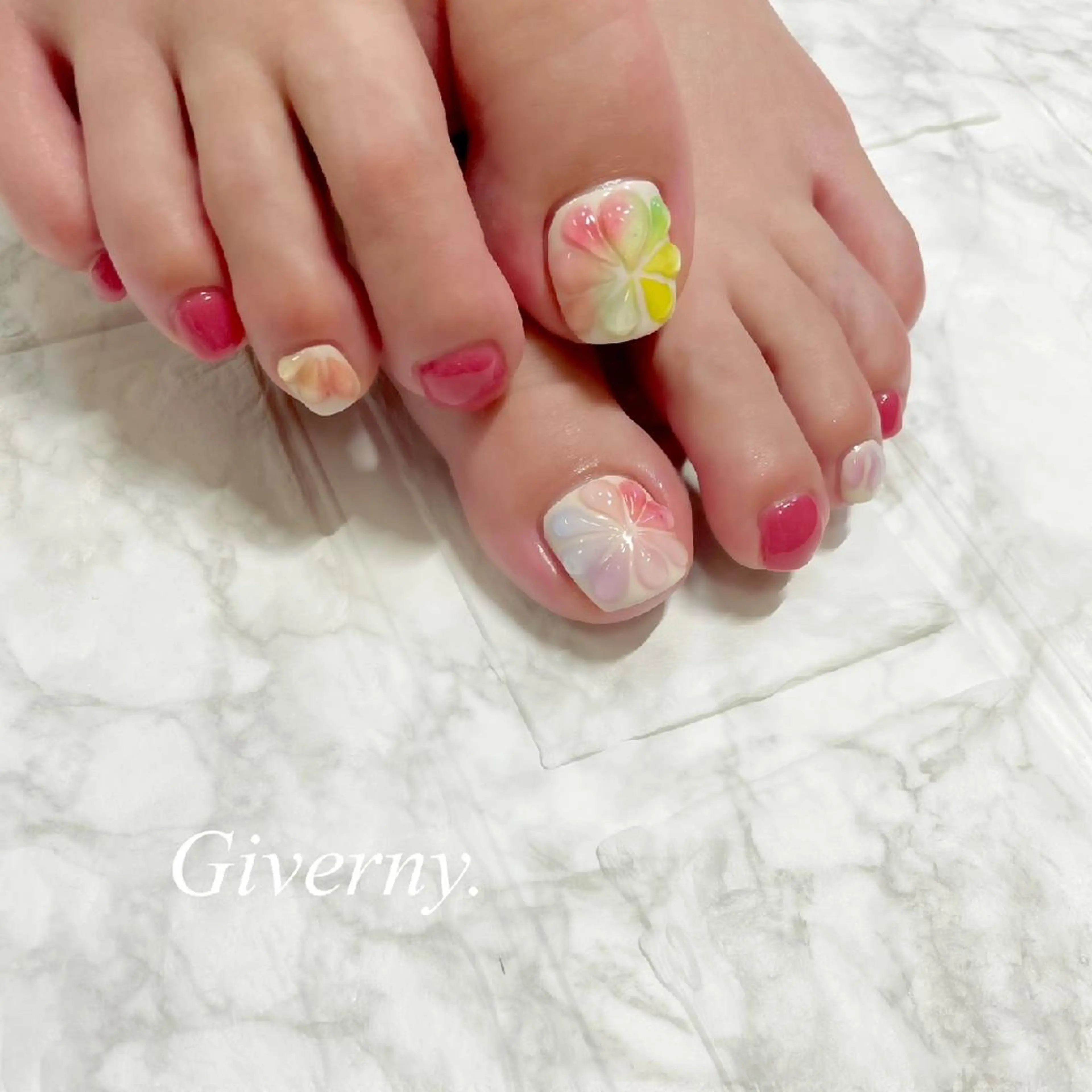 ネイル フラワーネイル フットネイル グラデーション ぷっくりネイル フットネイル Giverny .のネイルデザイン