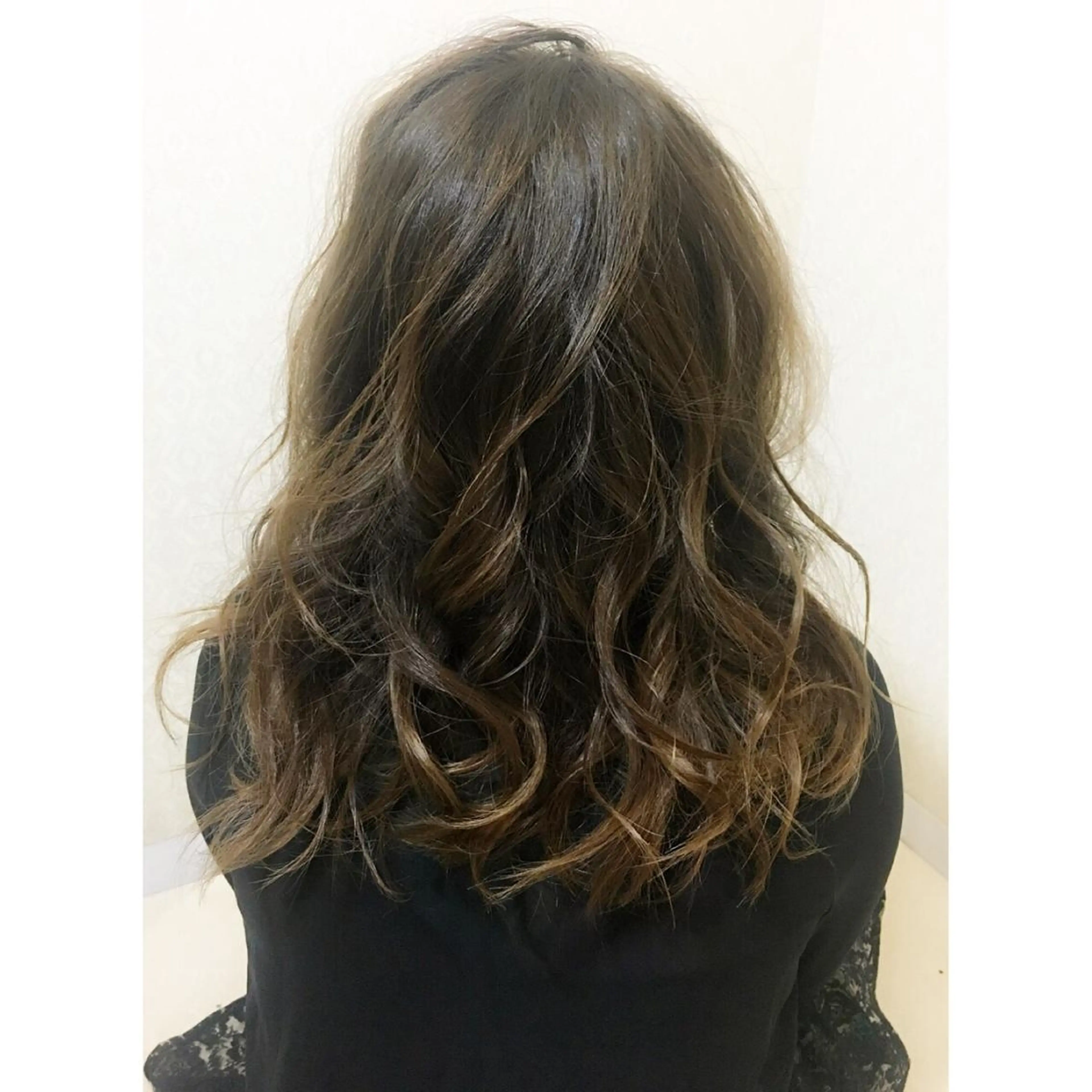 ミディアム セミロング カラー 早川 真幸のヘアスタイル