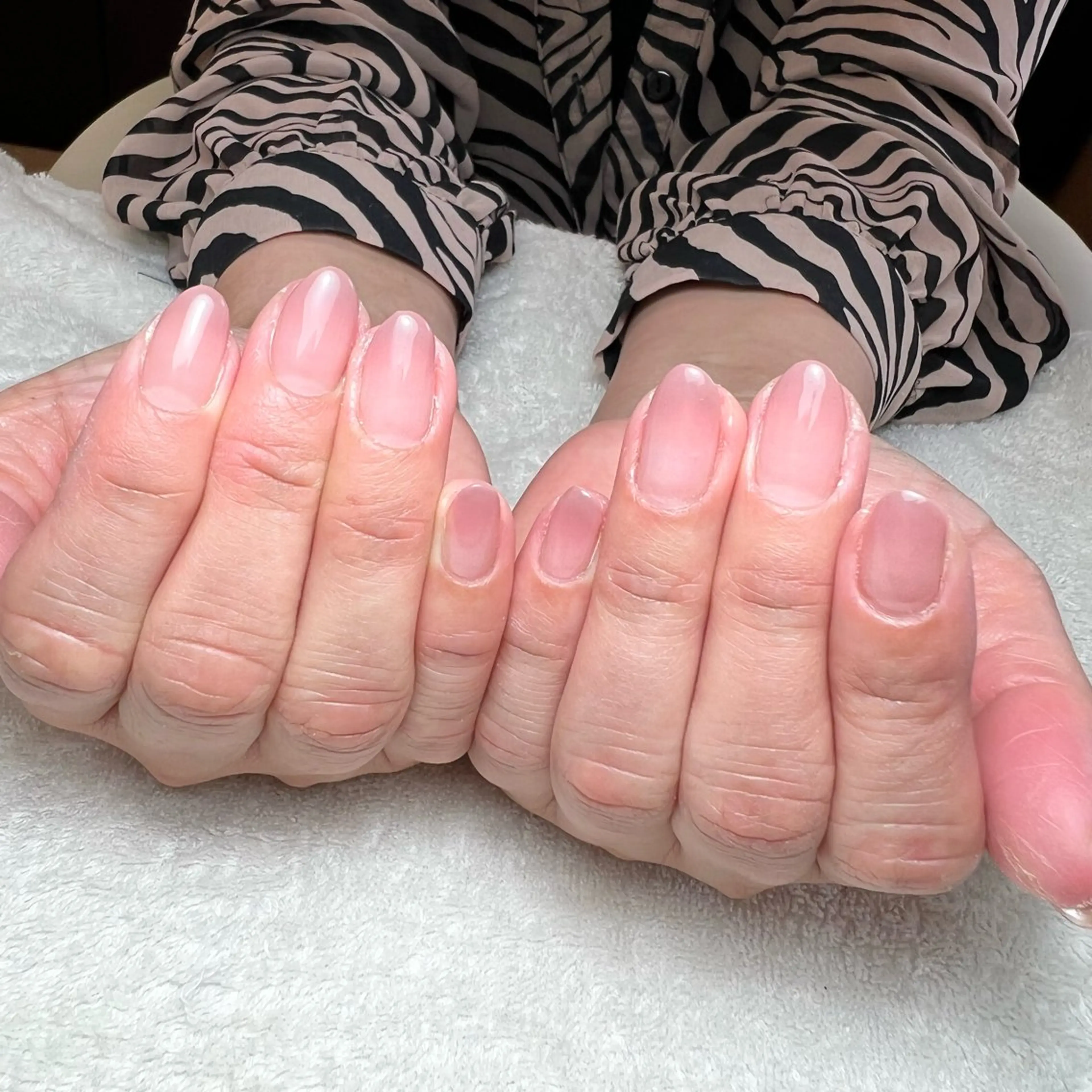 ネイル ジェルネイル グラデーション ワンカラーネイル ハンドネイル COCO+所属・COCO +のエステ・リラクイメージ