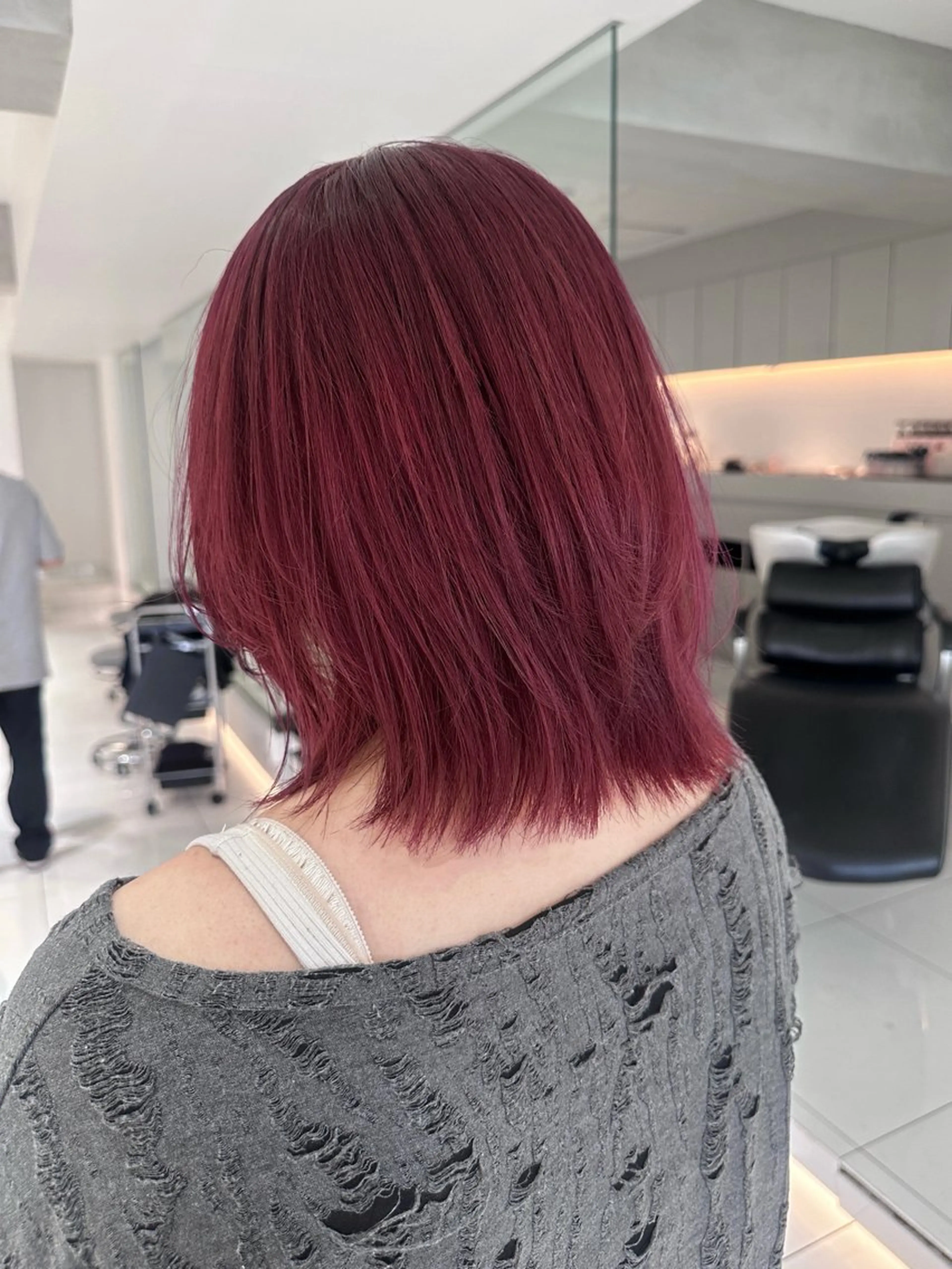 カラー ボルドーカラー YUI/レイヤー/ ハッシュカットのヘアスタイル