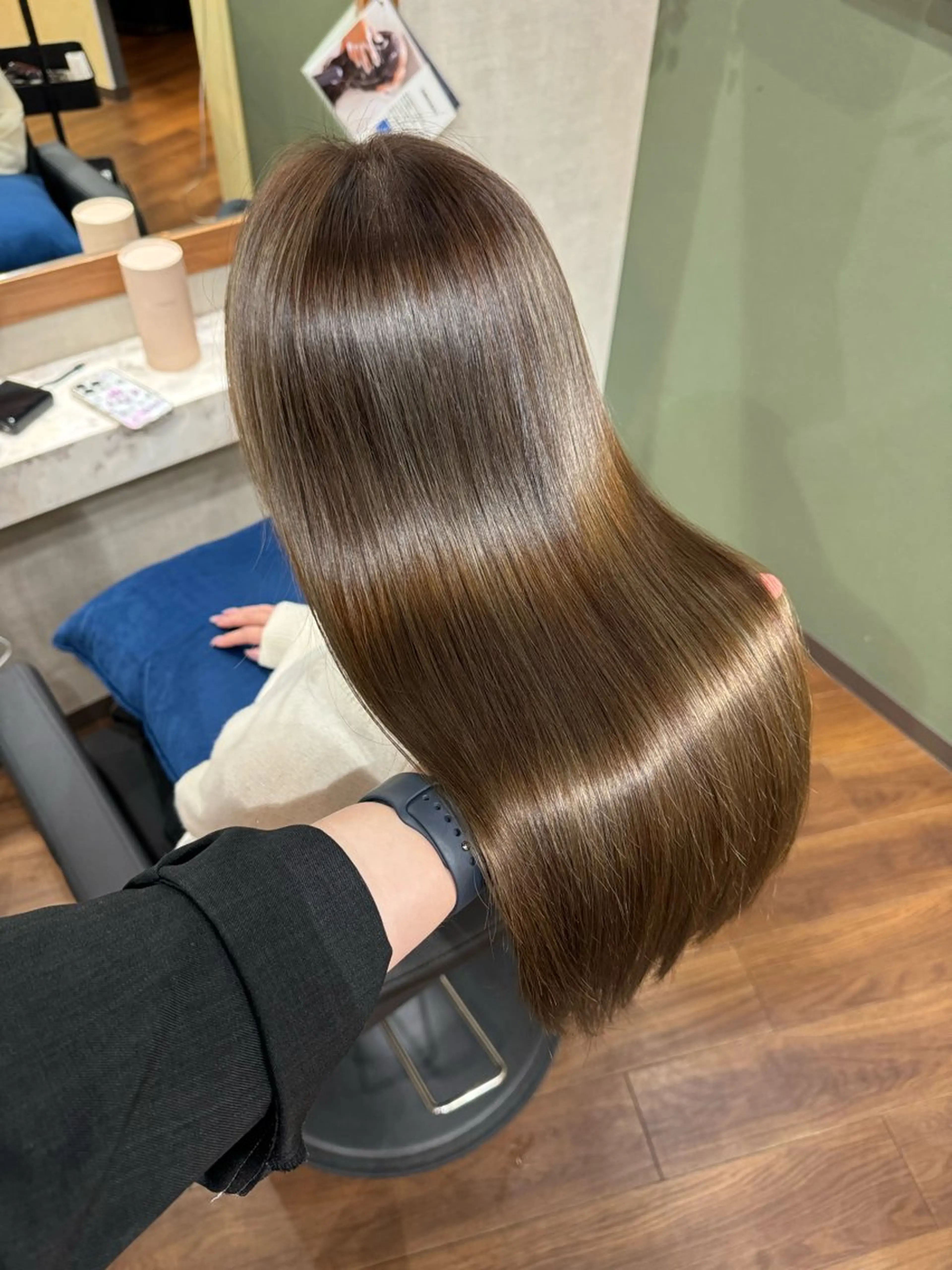 セミロング カラー 透明感カラー グレージュ LandS  barber &beauty所属・髪質改善特化 長澤友哉のヘアスタイル