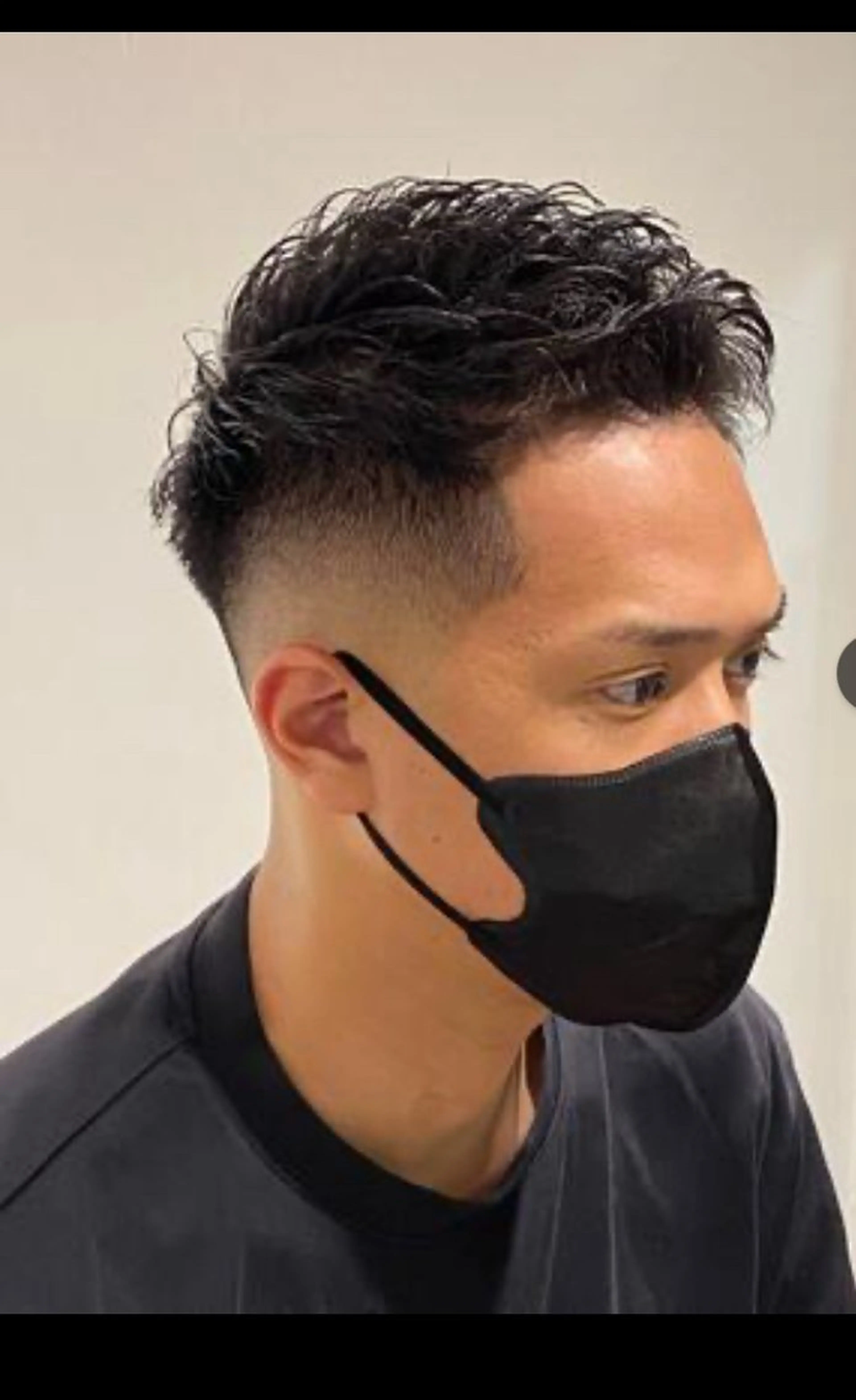 ショート メンズ フェードカット スキンフェード ツーブロック バーバースタイルズ町田店所属・イチバ ヒロシのヘアスタイル