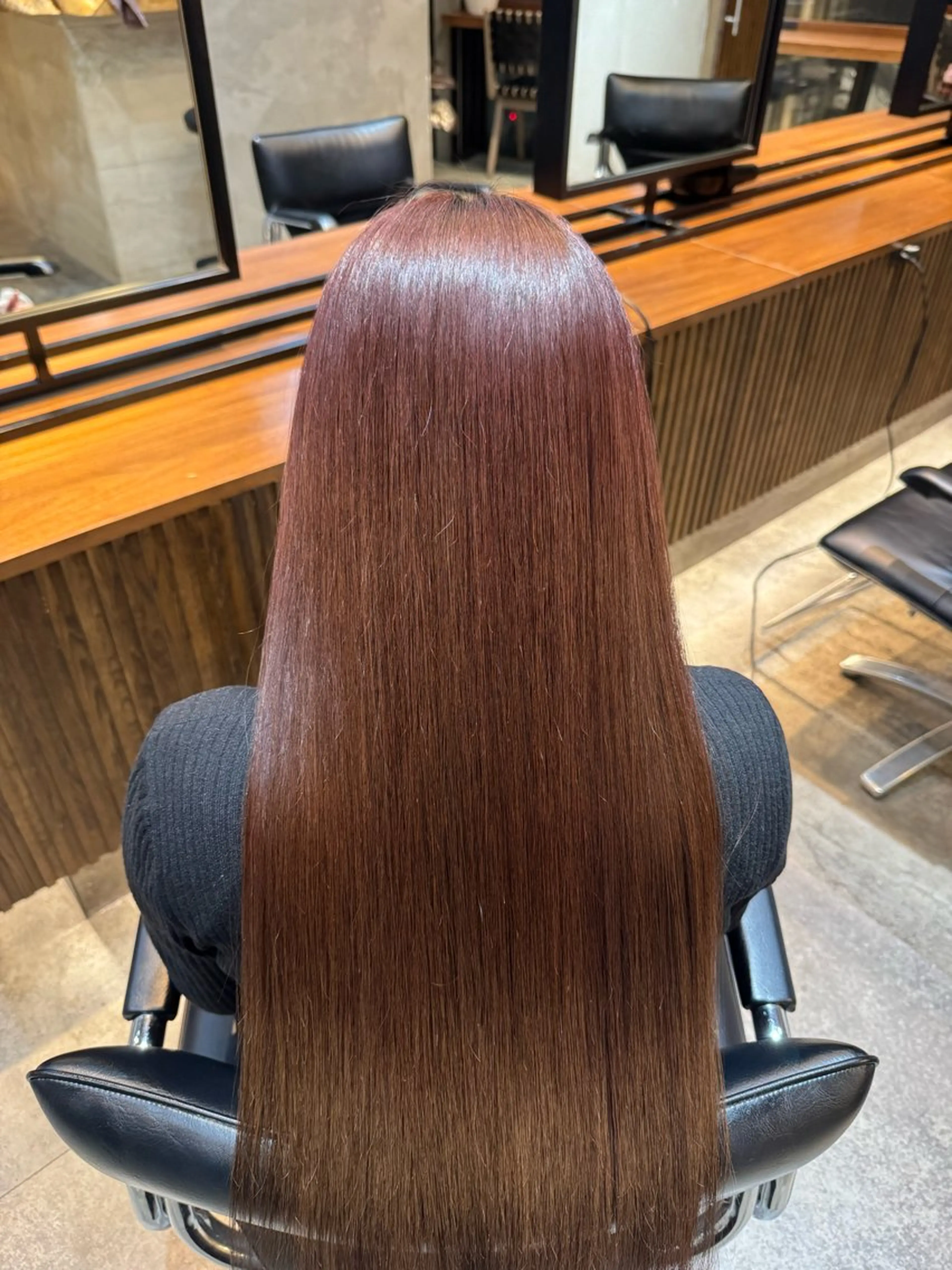 ロング カラー ブリーチ 卒業式のヘアスタイル 伸ばしかけ 縮毛矯正 縮毛矯正 渋谷/切りっぱなし レイヤー/ブリーチのヘアスタイル