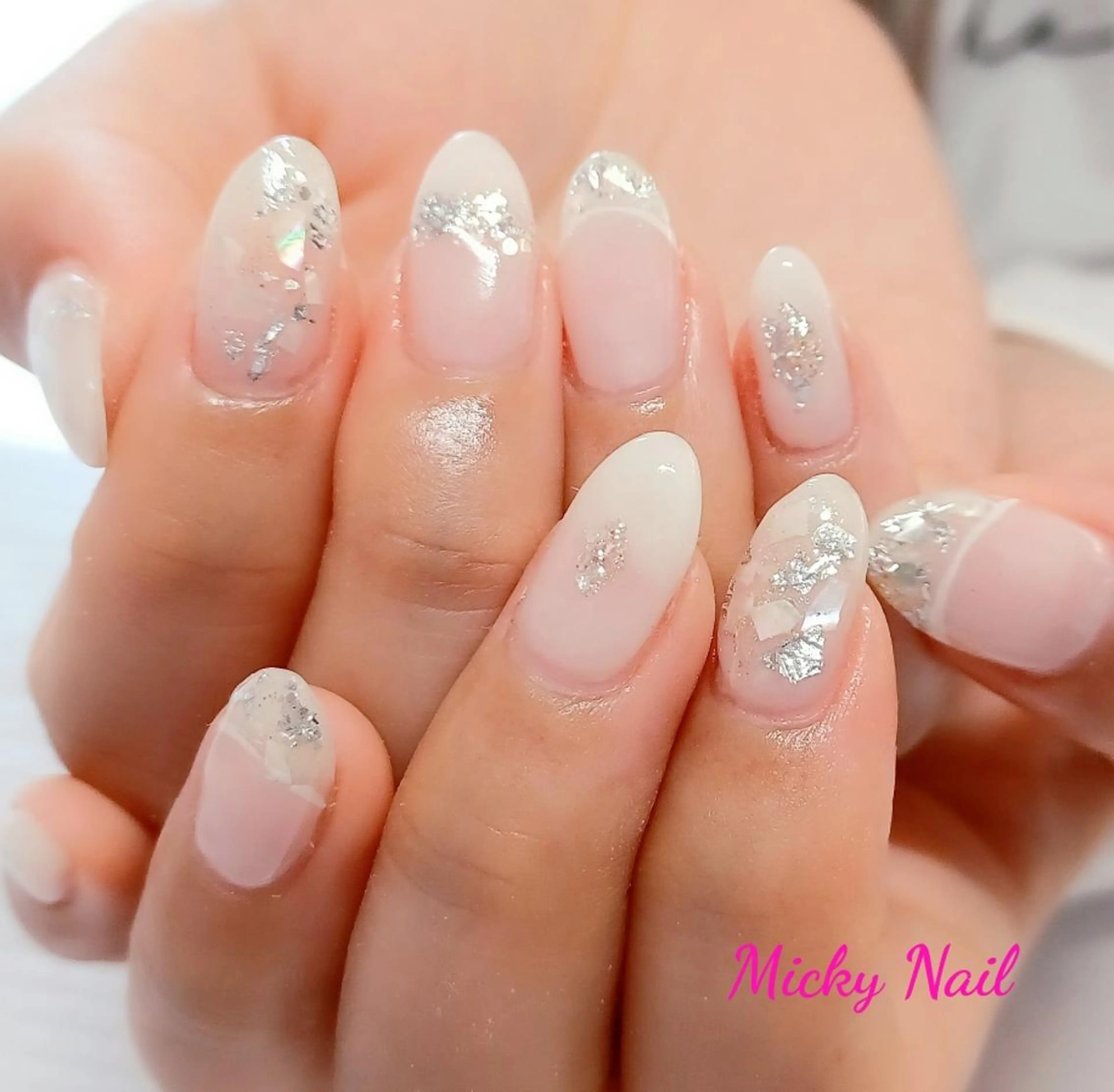 ネイル キラキラネイル ホワイト Micky nail chikushinoのネイルデザイン