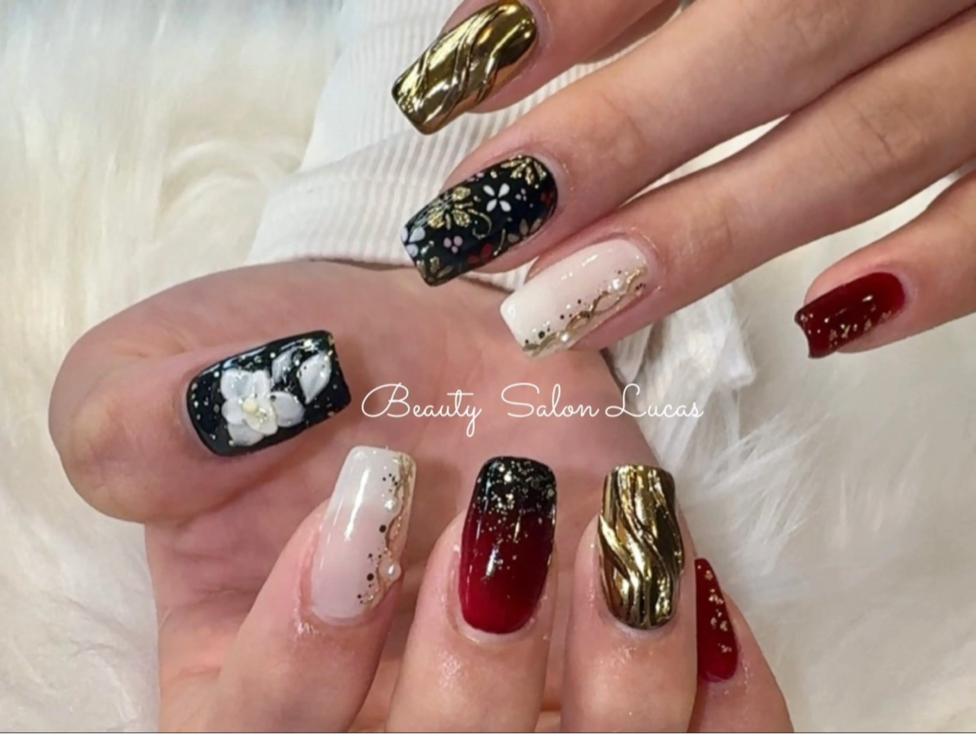 ネイル 成人式 ハンドネイル Beauty Salon Lucas所属・Lucas AIKAのネイルデザイン