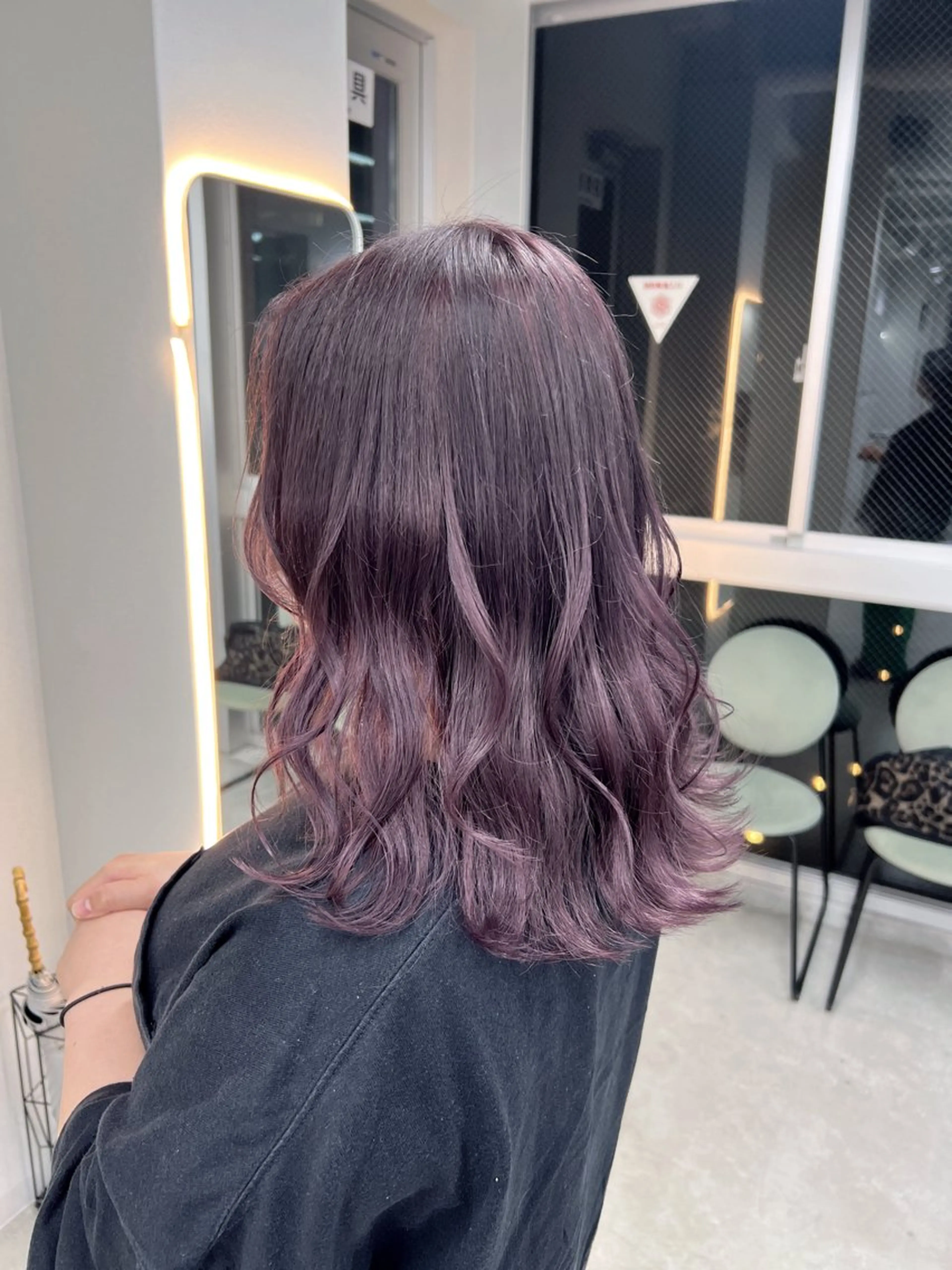 ミディアム ピンクラベンダー ヘアカラー maya レイヤーカットのヘアスタイル