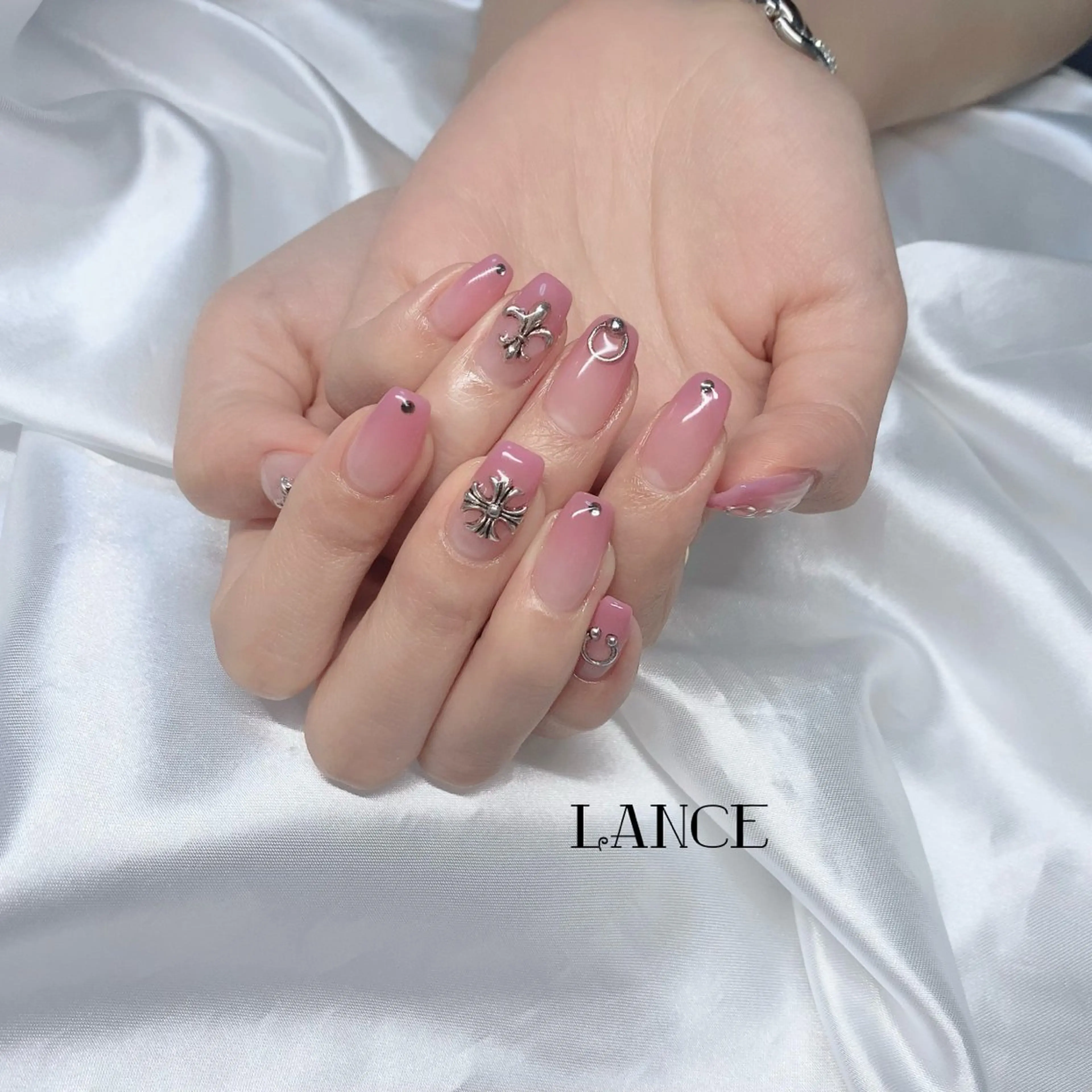 ネイル オーロラネイル フットネイル フレンチネイル キラキラネイル ニュアンスネイル ハンドネイル Lance nailのネイルデザイン