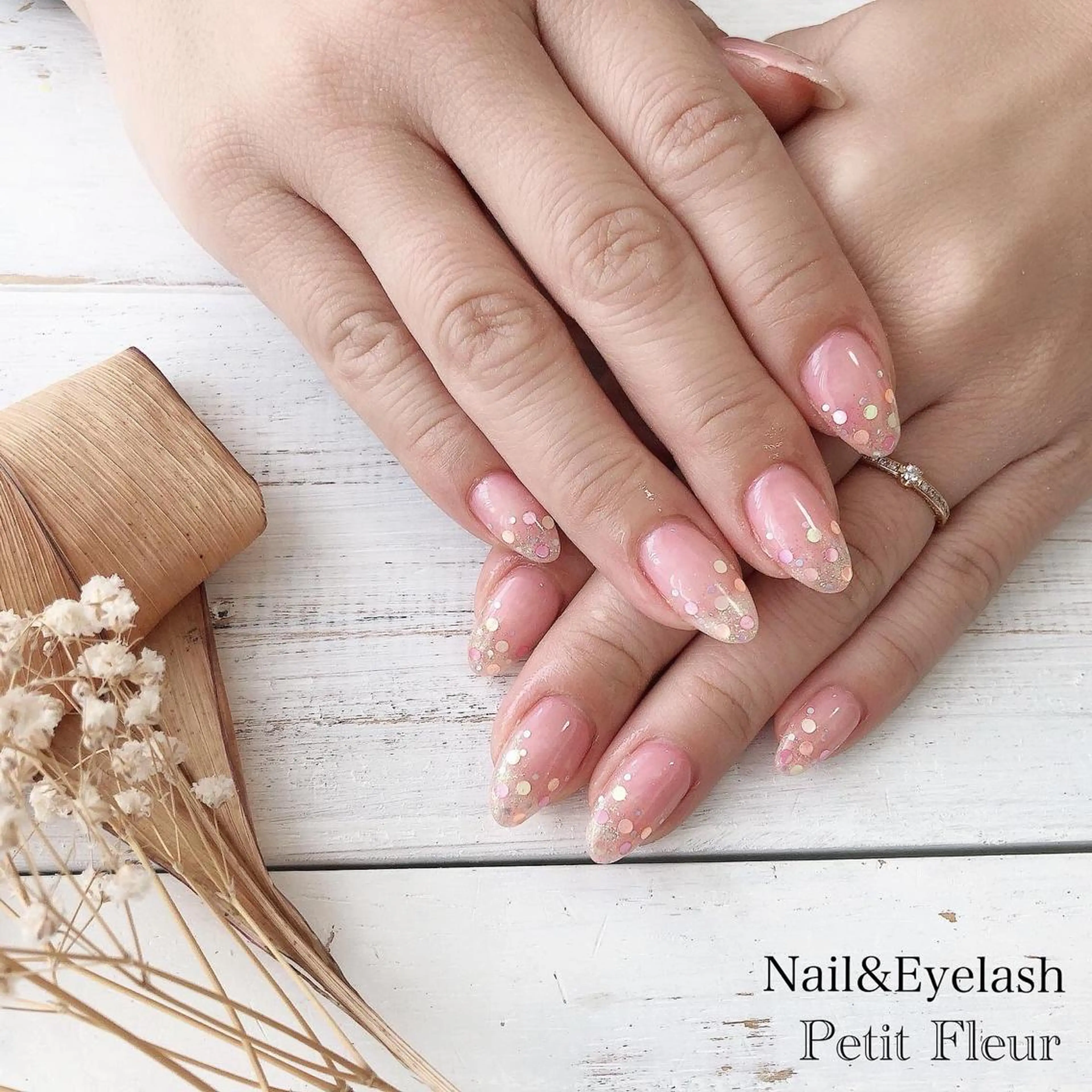 ネイル Petit Fleur所属・青柳 亜梨奈のマツエク・マツパデザイン