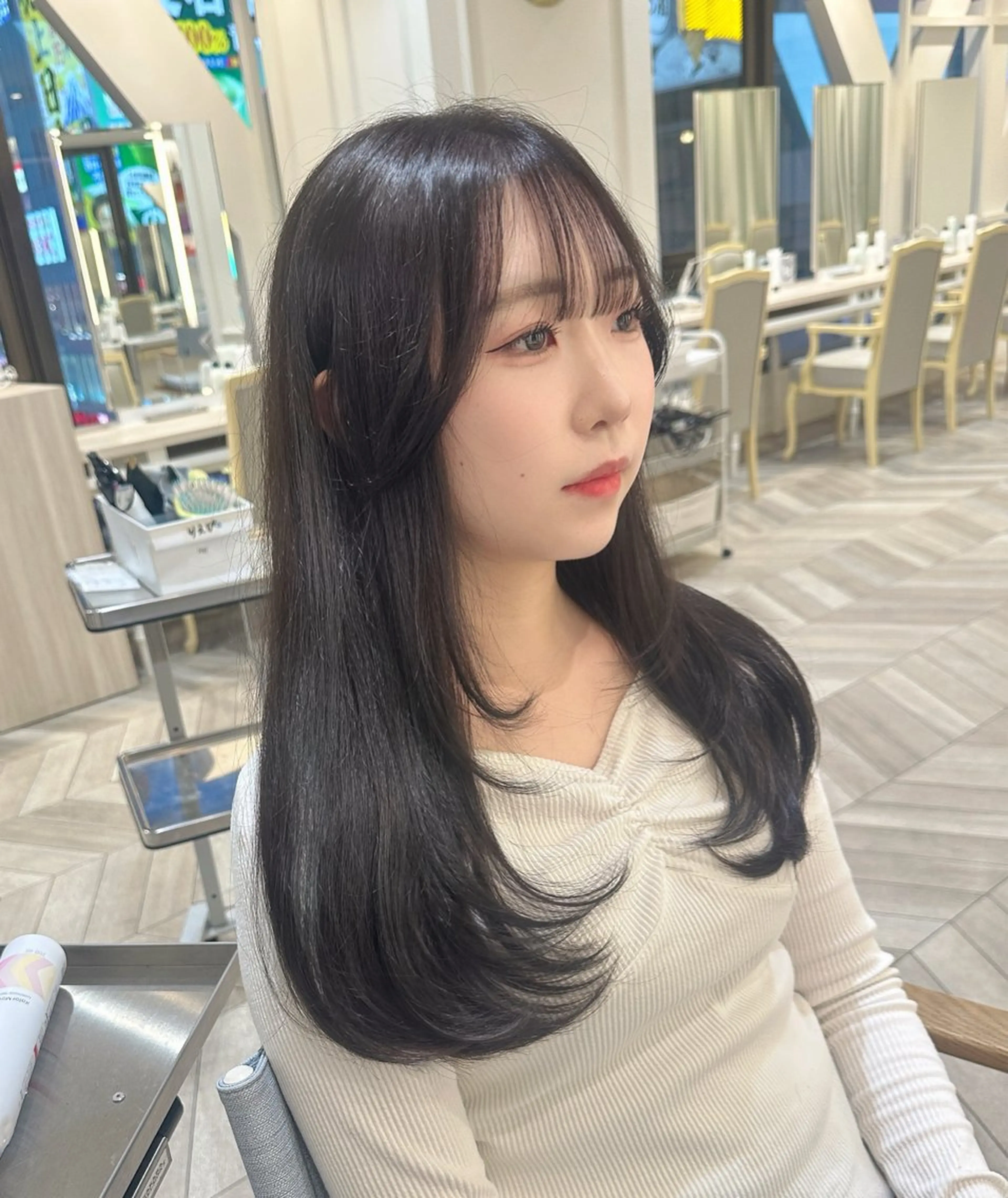 セミロング カラー カット ヘアカラー ベージュ/インナー カラー🤍Rieのヘアスタイル