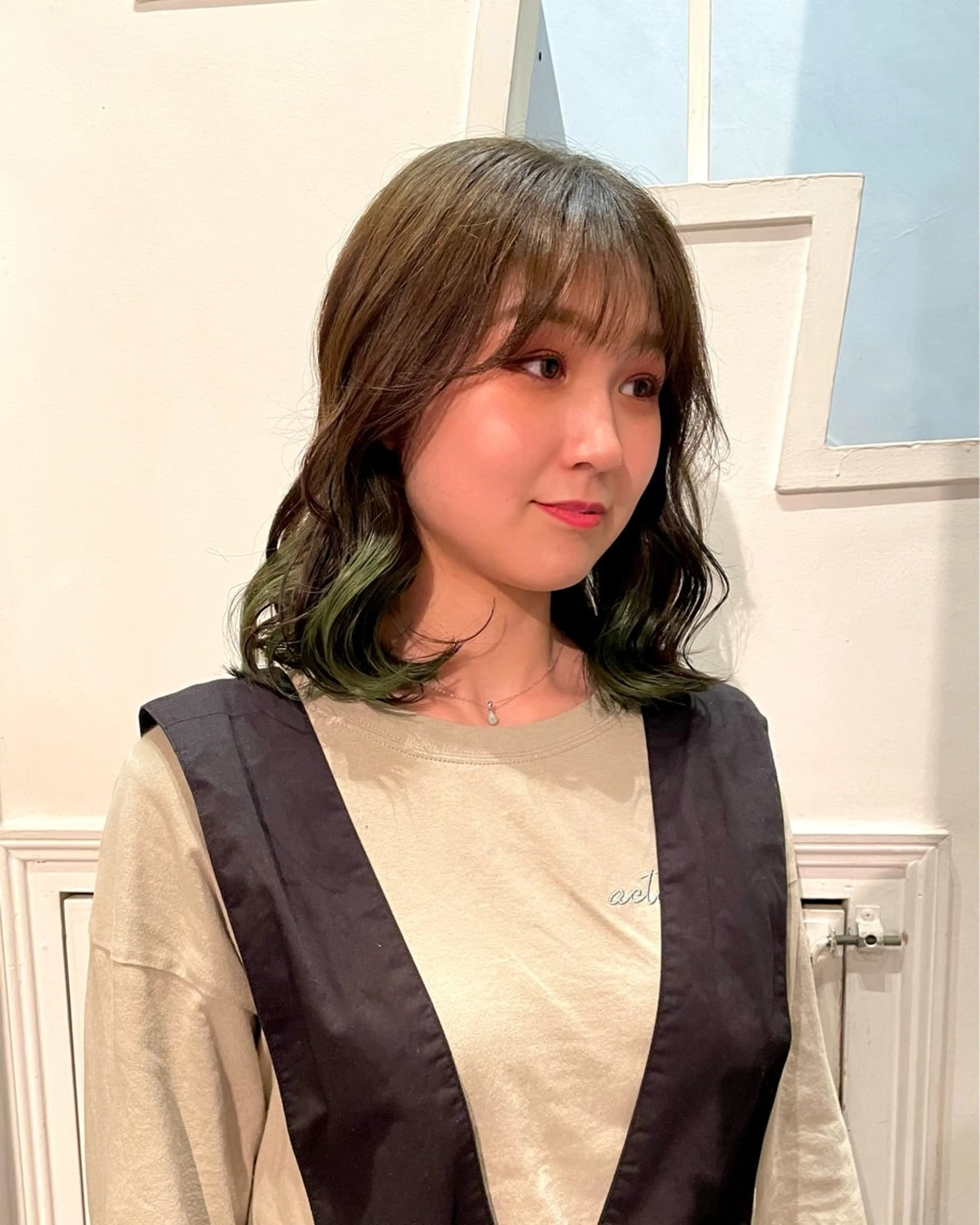 ミディアム カラー カット ヘアカラー トリートメント 向坂 亜美のヘアスタイル