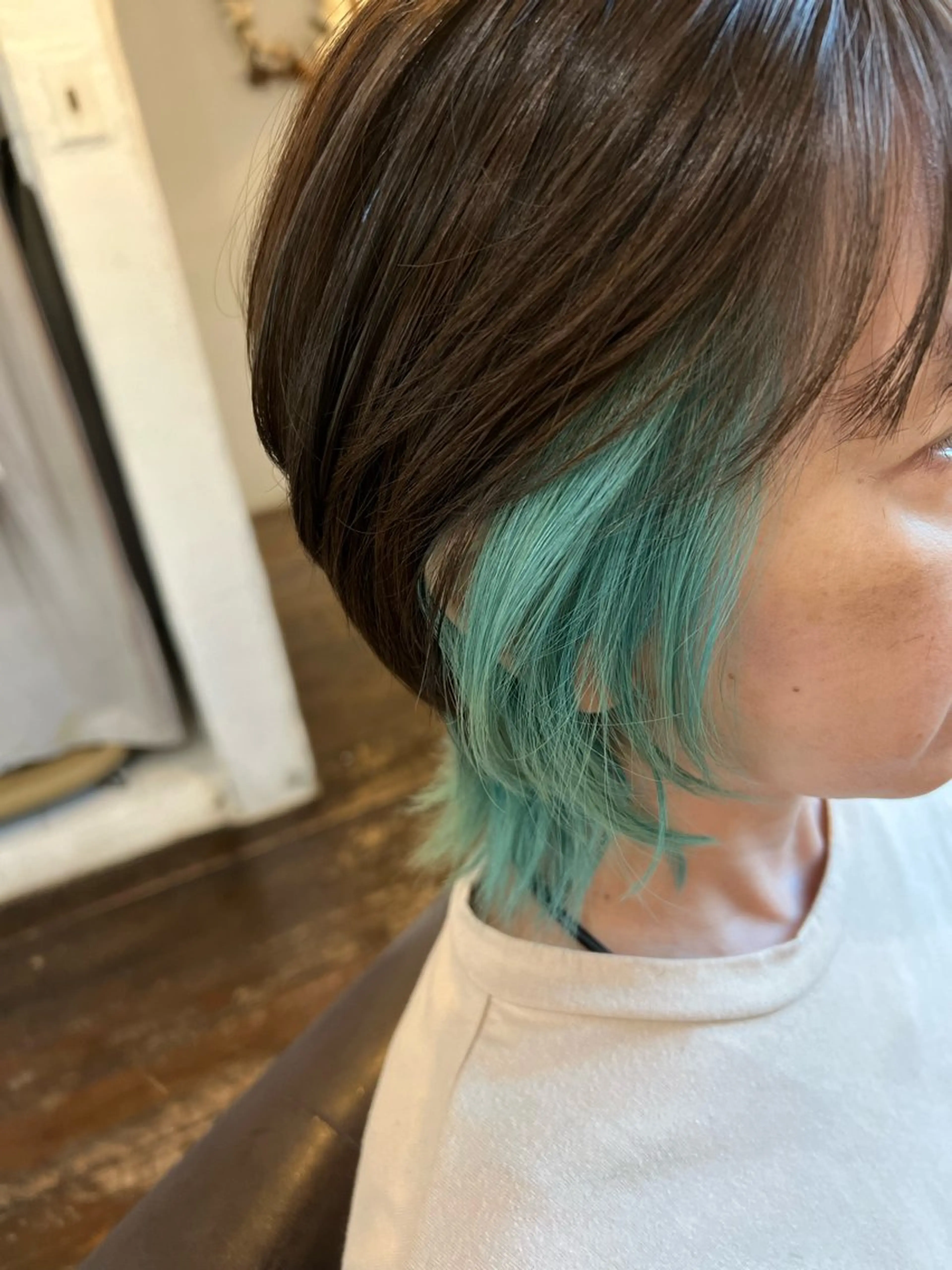 ショート カラー ブリーチ ダブルカラー エメラルドグリーン インナーカラー ショートヘア ヘアカラー Style Tのヘアスタイル