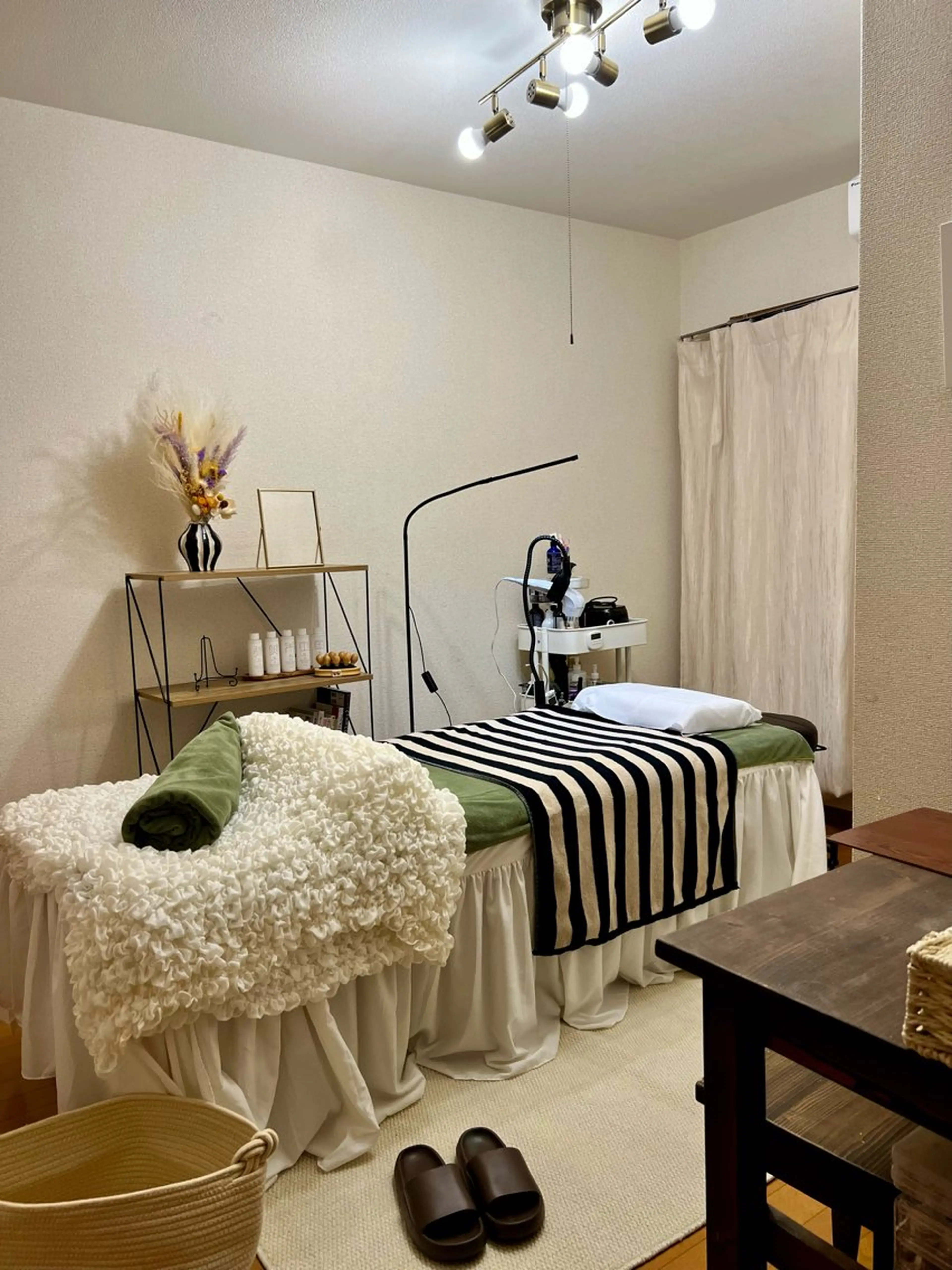 シミ毛穴|眉Wax THE  flowのエステ・リラクイメージ