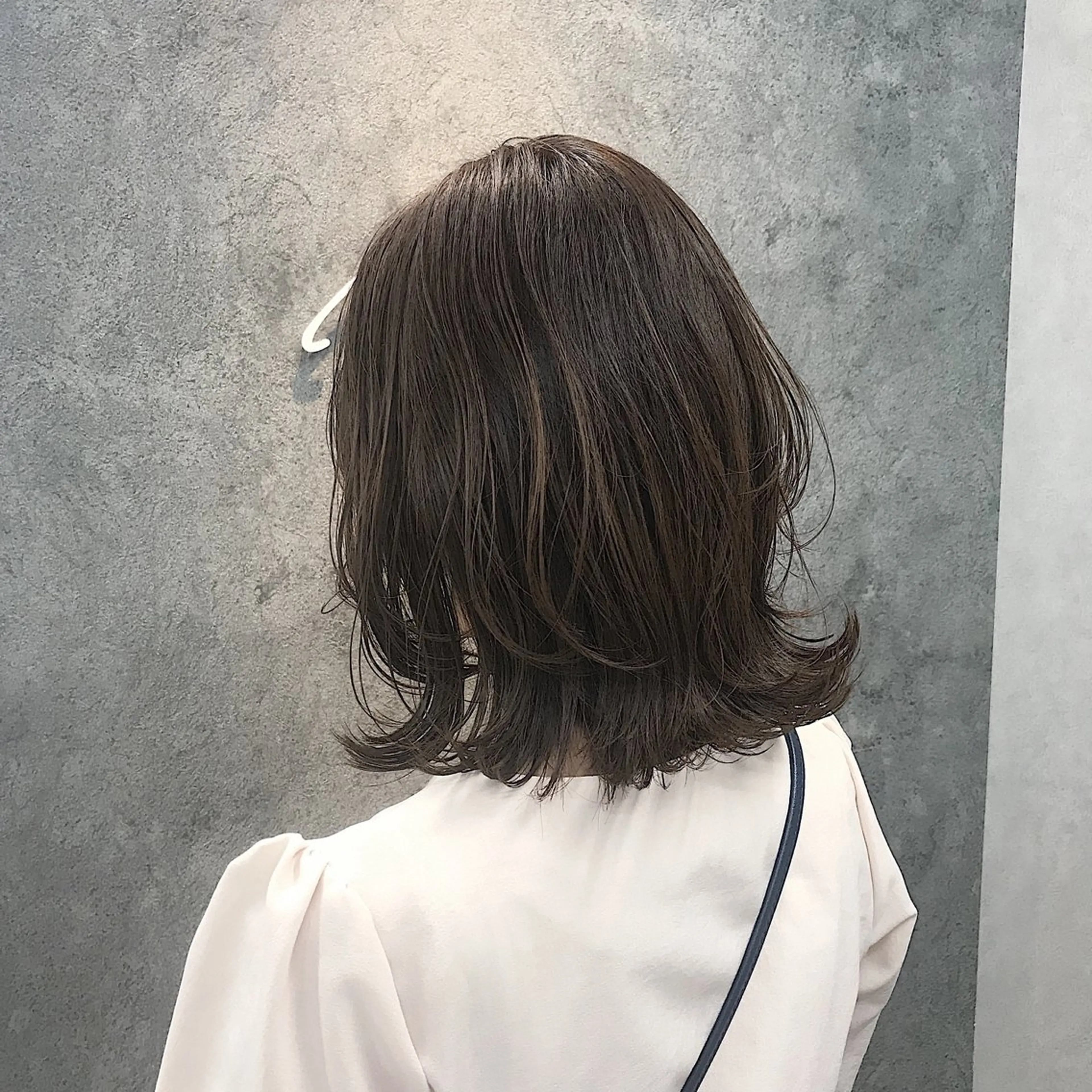 ミディアム アッシュ アッシュブラウン レイヤーカット カット ヘアカラー トリートメント 所渉/韓国レイヤー /ウルフカットのヘアスタイル