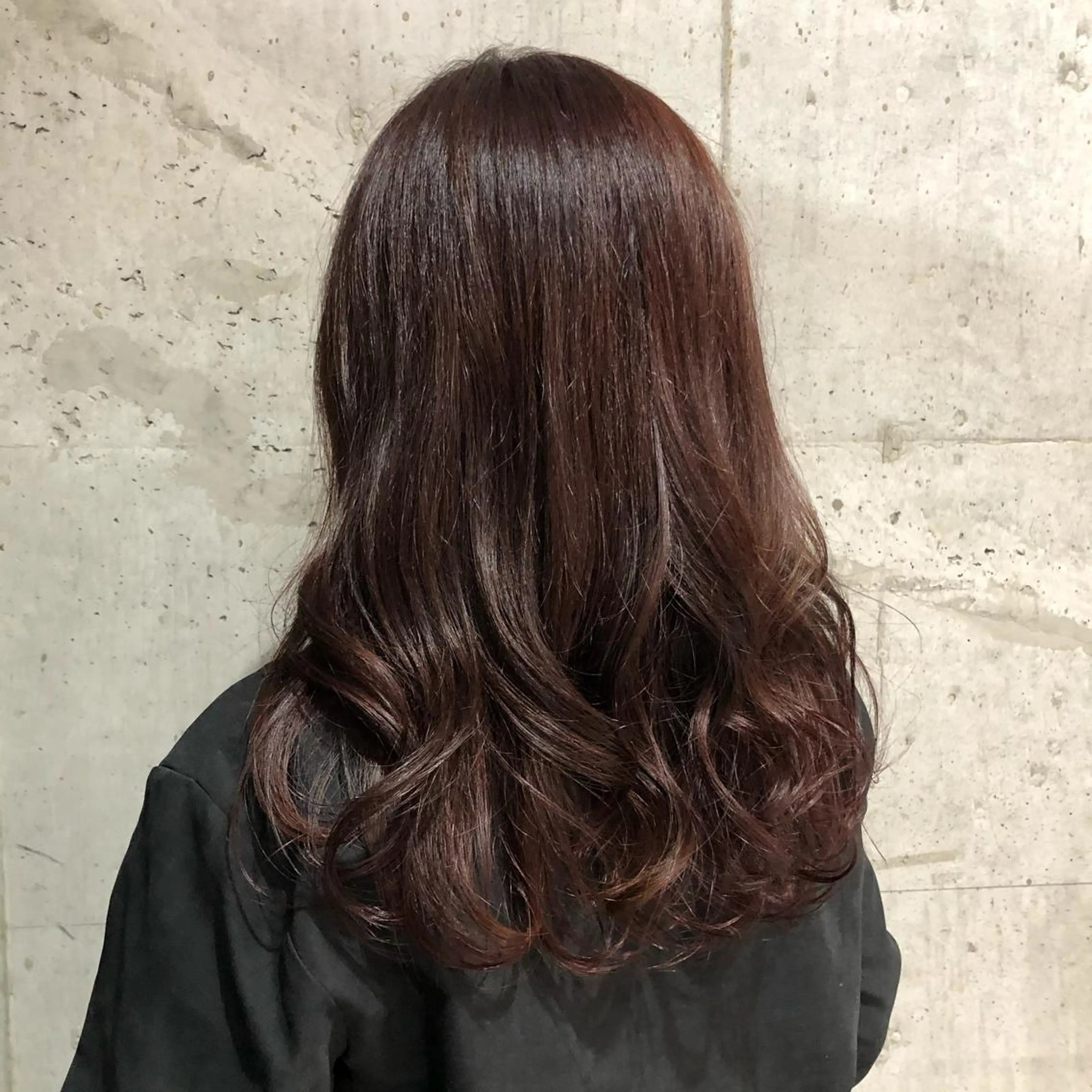 セミロング カラー 日野 初音のヘアスタイル