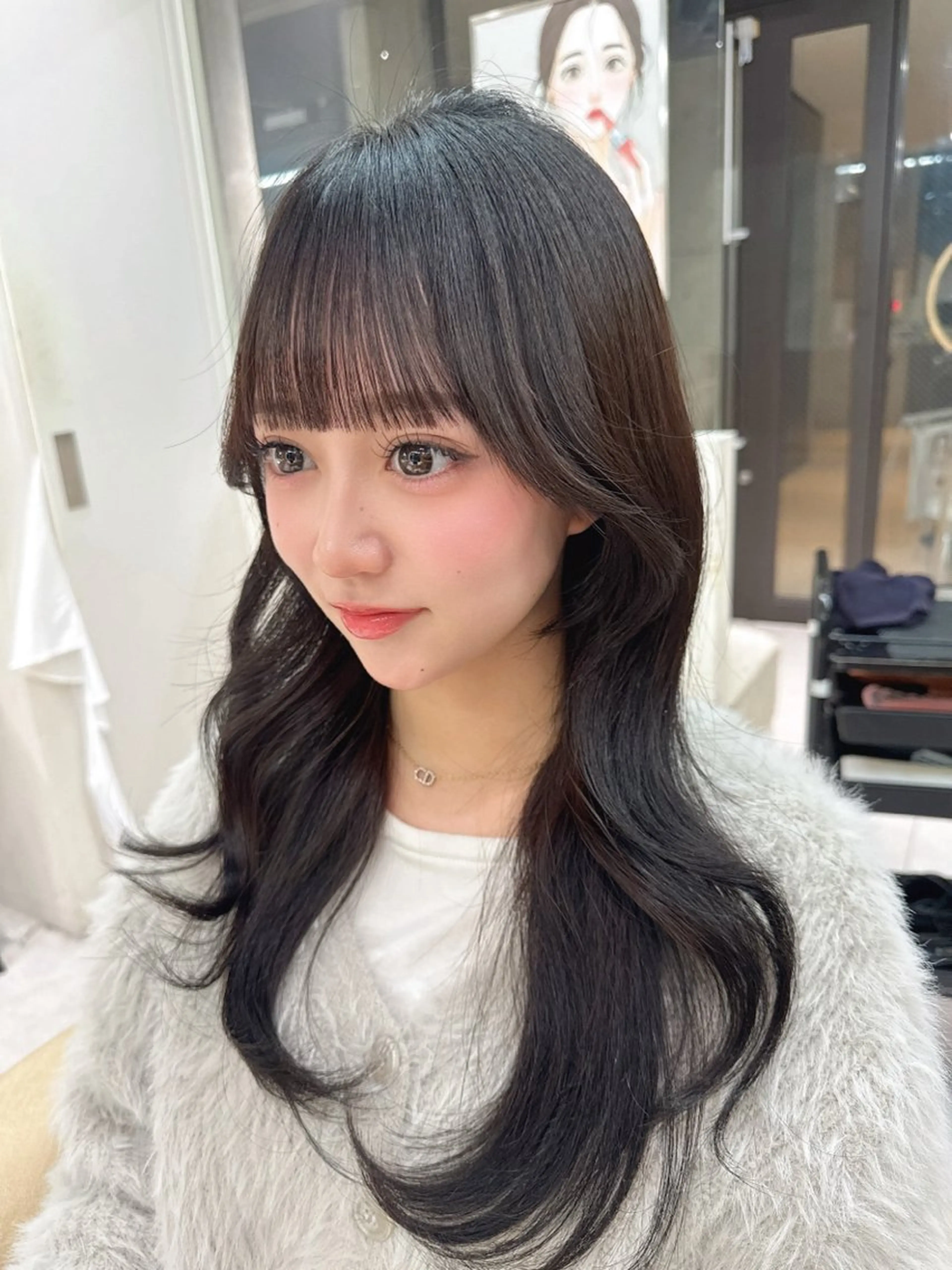 ロング カラー カット ヘアカラー トリートメント shion 透明感カラーのヘアスタイル