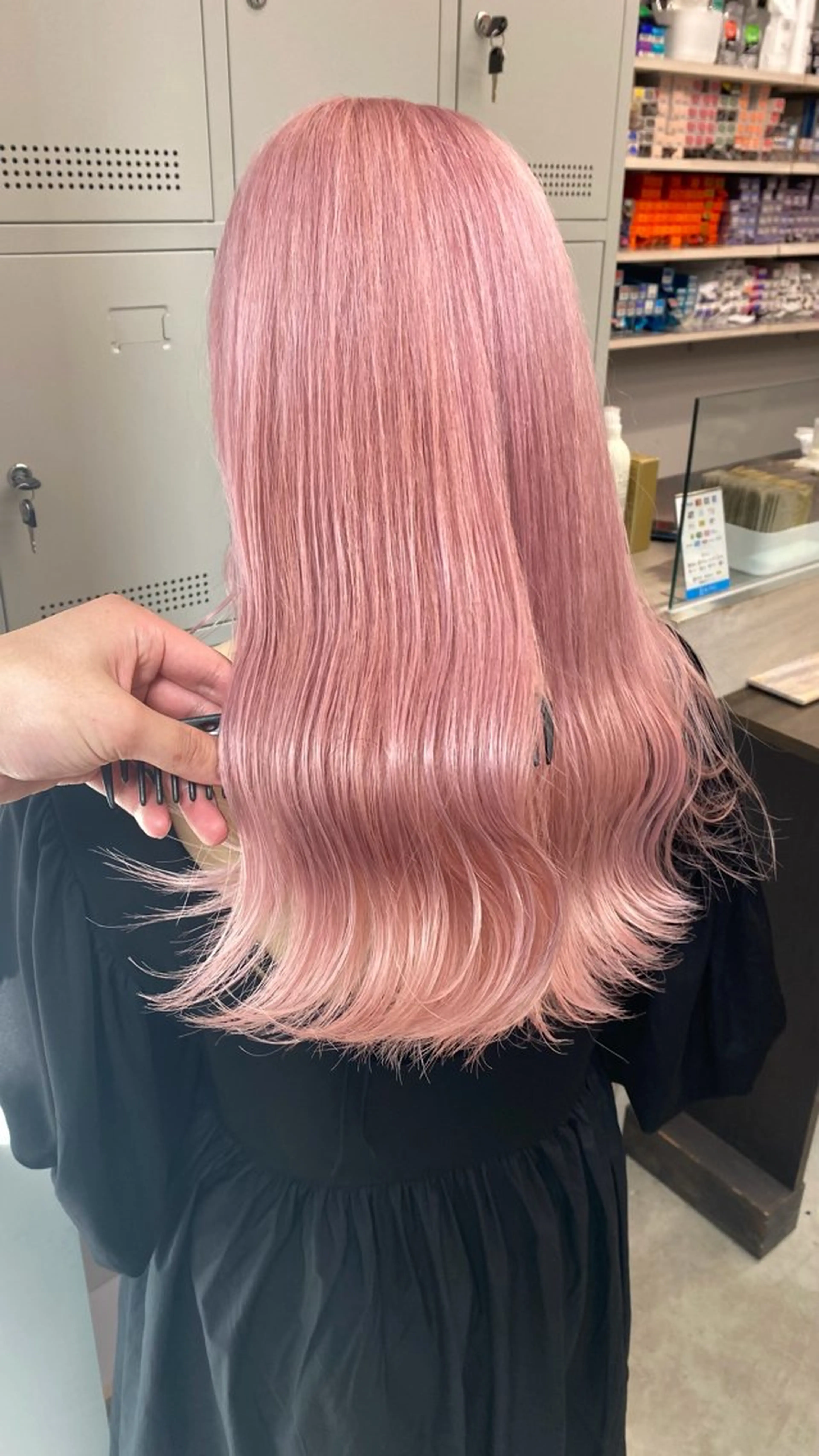 ロング カラー ブリーチ ピンクカラー 【ケアブリーチ】 ヴァーディーのヘアスタイル