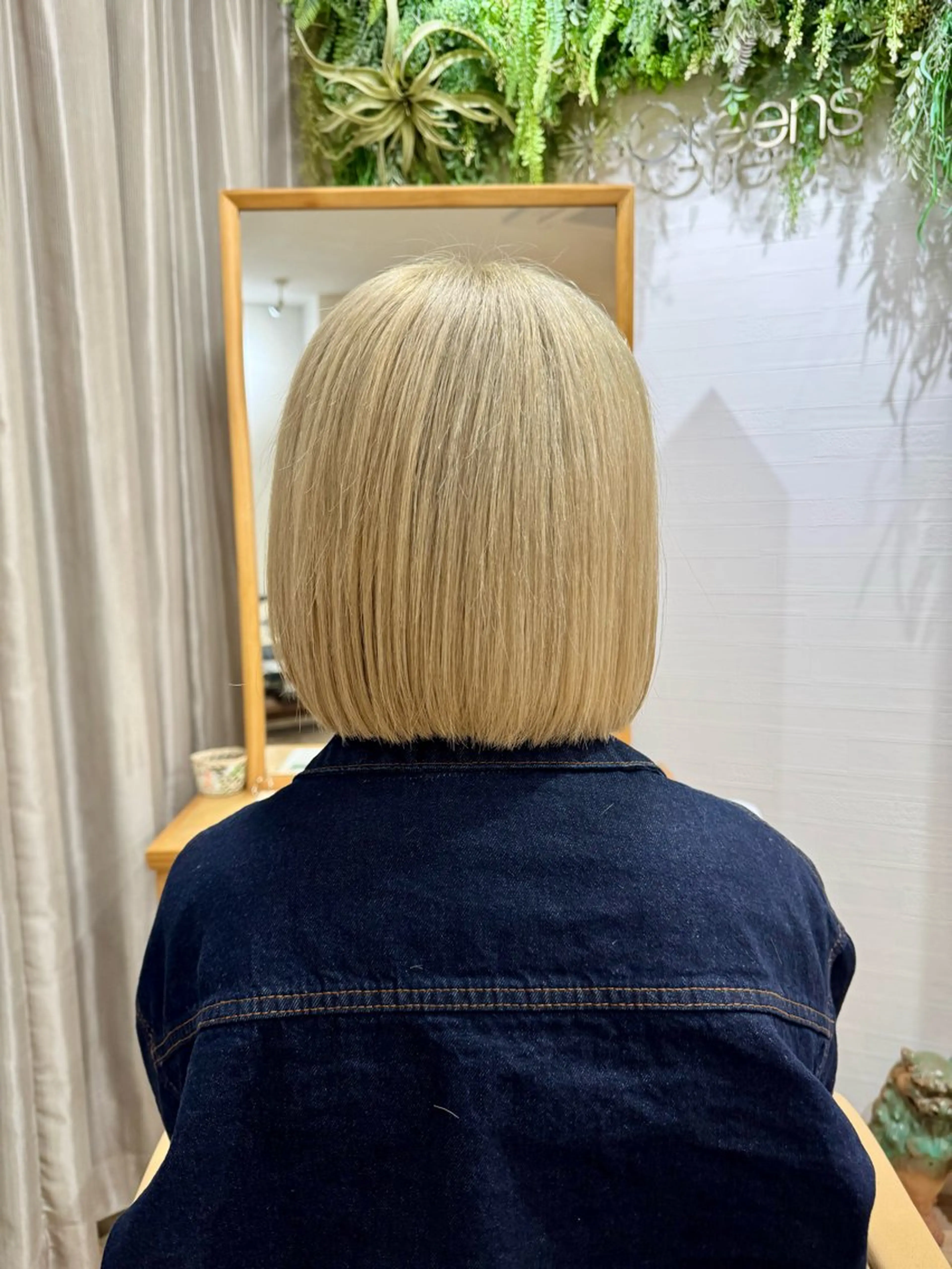 ミディアム カラー 切りっぱなしボブ 抜きっぱなしブロンド ブロンド ハイトーンカラー ホワイトブロンド カット ヘアカラー 梶尾 悠人のヘアスタイル