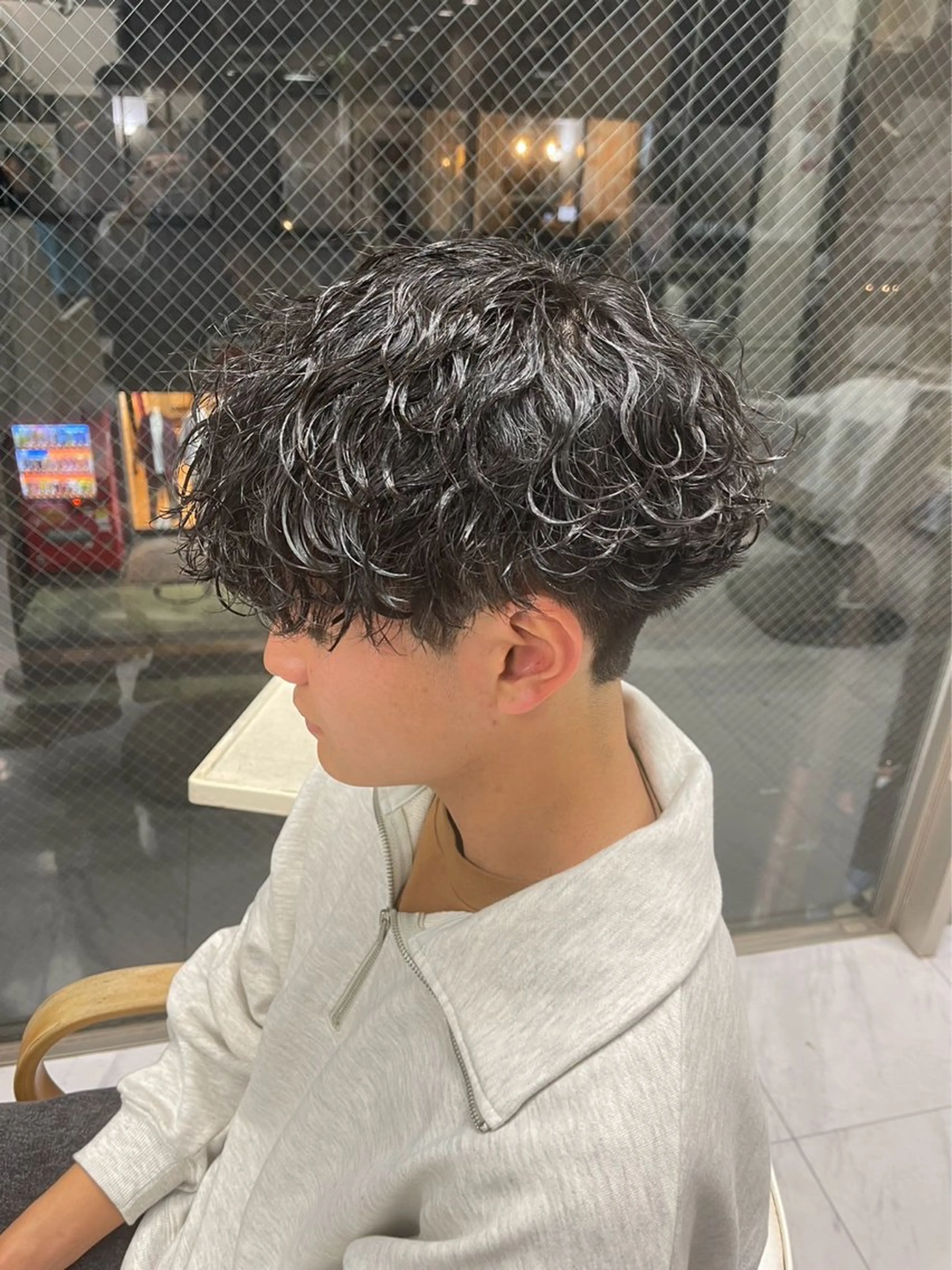 ショート パーマ メンズ マッシュ メンズパーマ 波巻きパーマ デート 🐥くまがい💛 ダブルカラー／パーマのヘアスタイル