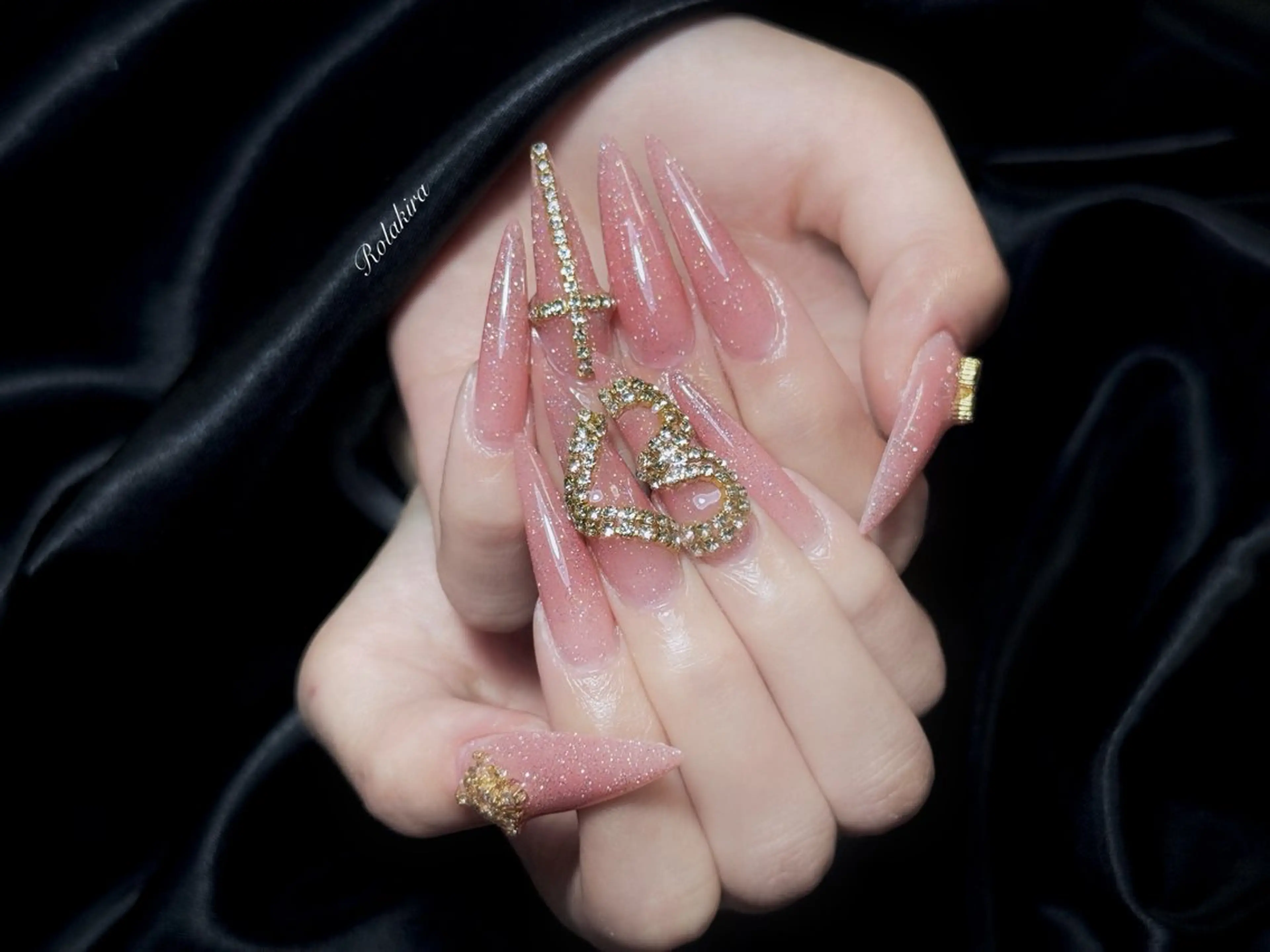 ロング 韓国風ヘア ハンドネイル Rola kira 麗のネイルデザイン