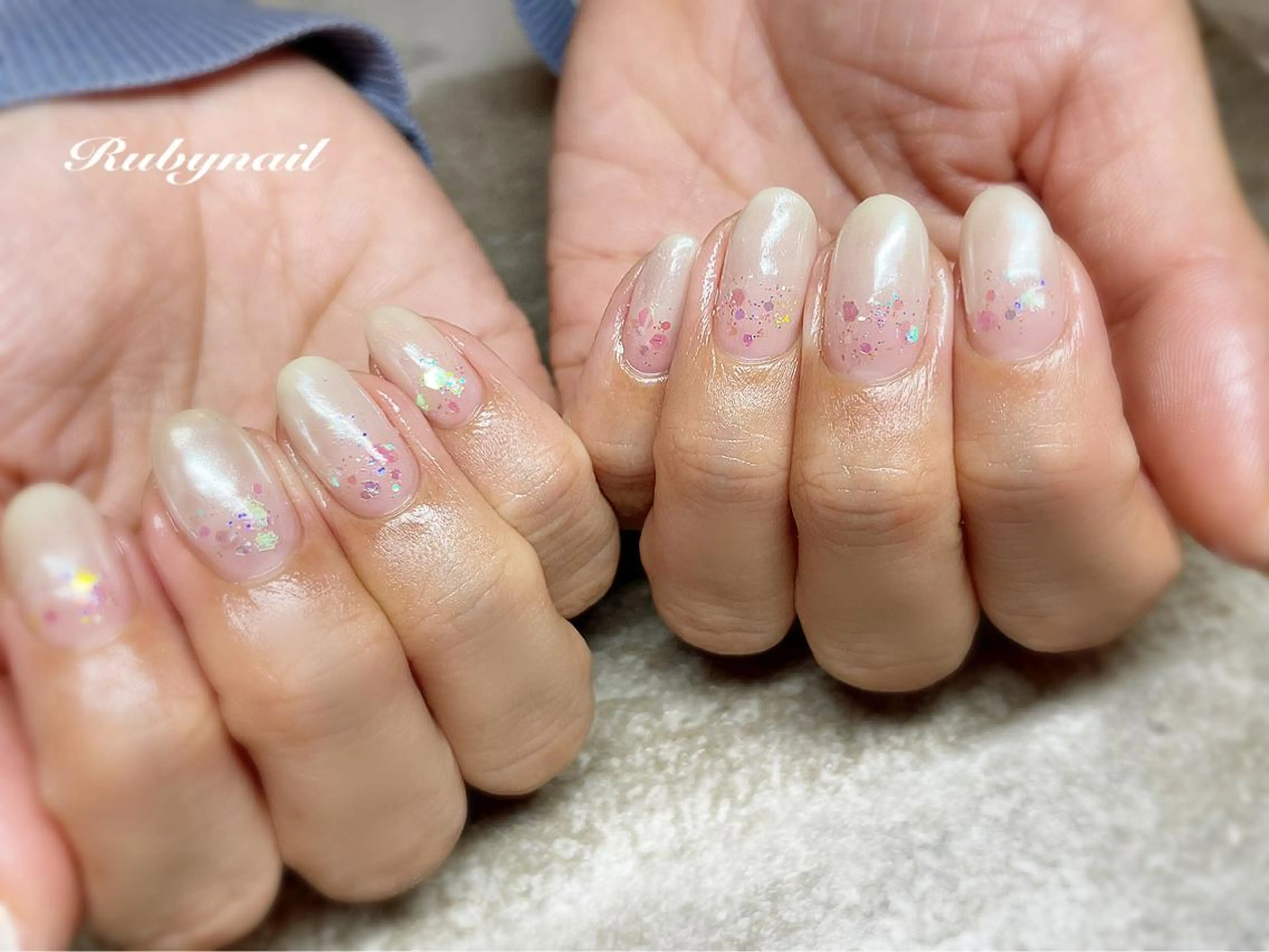 ネイル グラデーション キラキラネイル ミラーネイル ホワイト Rubynail所属・プライベートサロン Rubynailのネイルデザイン