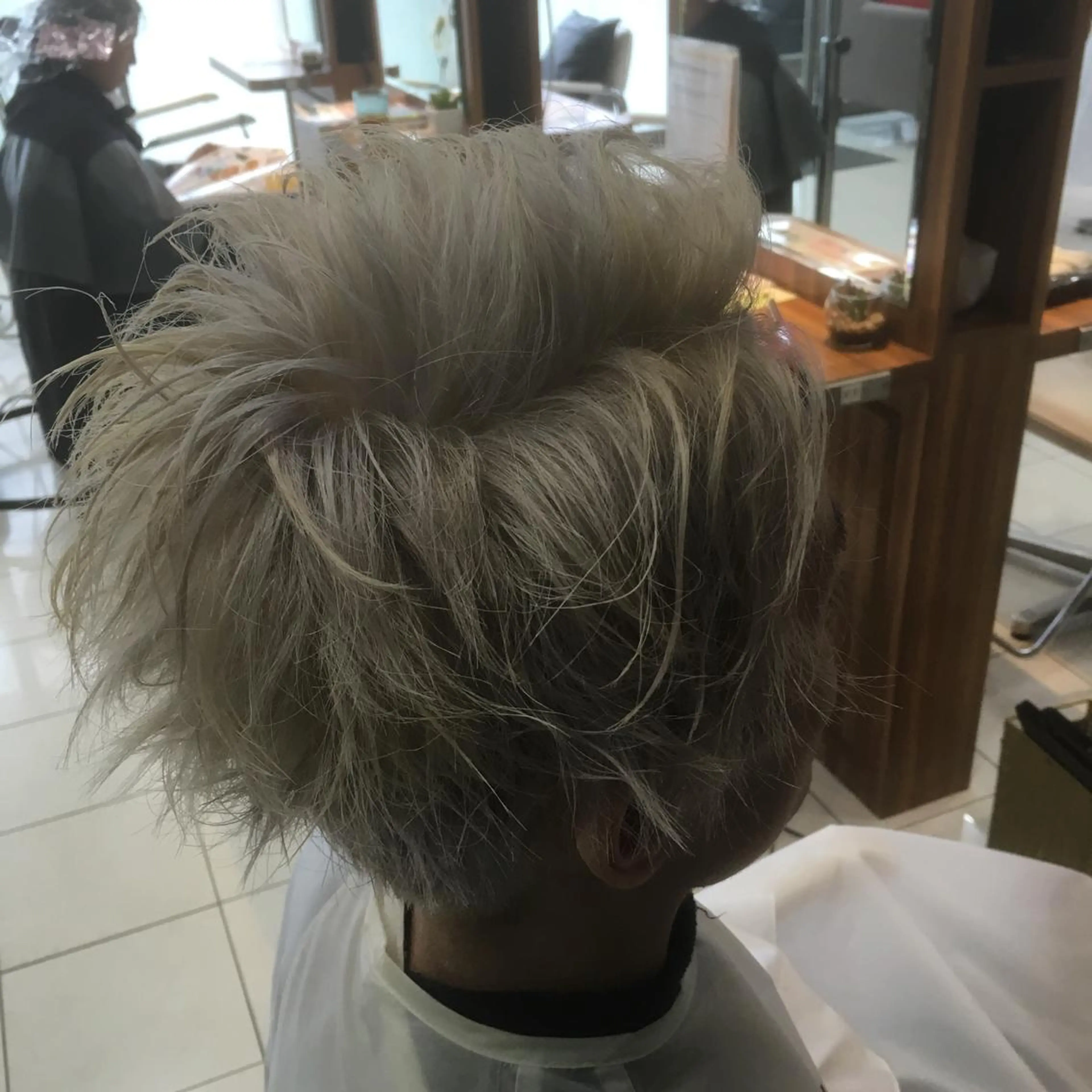 ショート カラー メンズ 白髪ぼかしハイライト 柳川拓哉のヘアスタイル