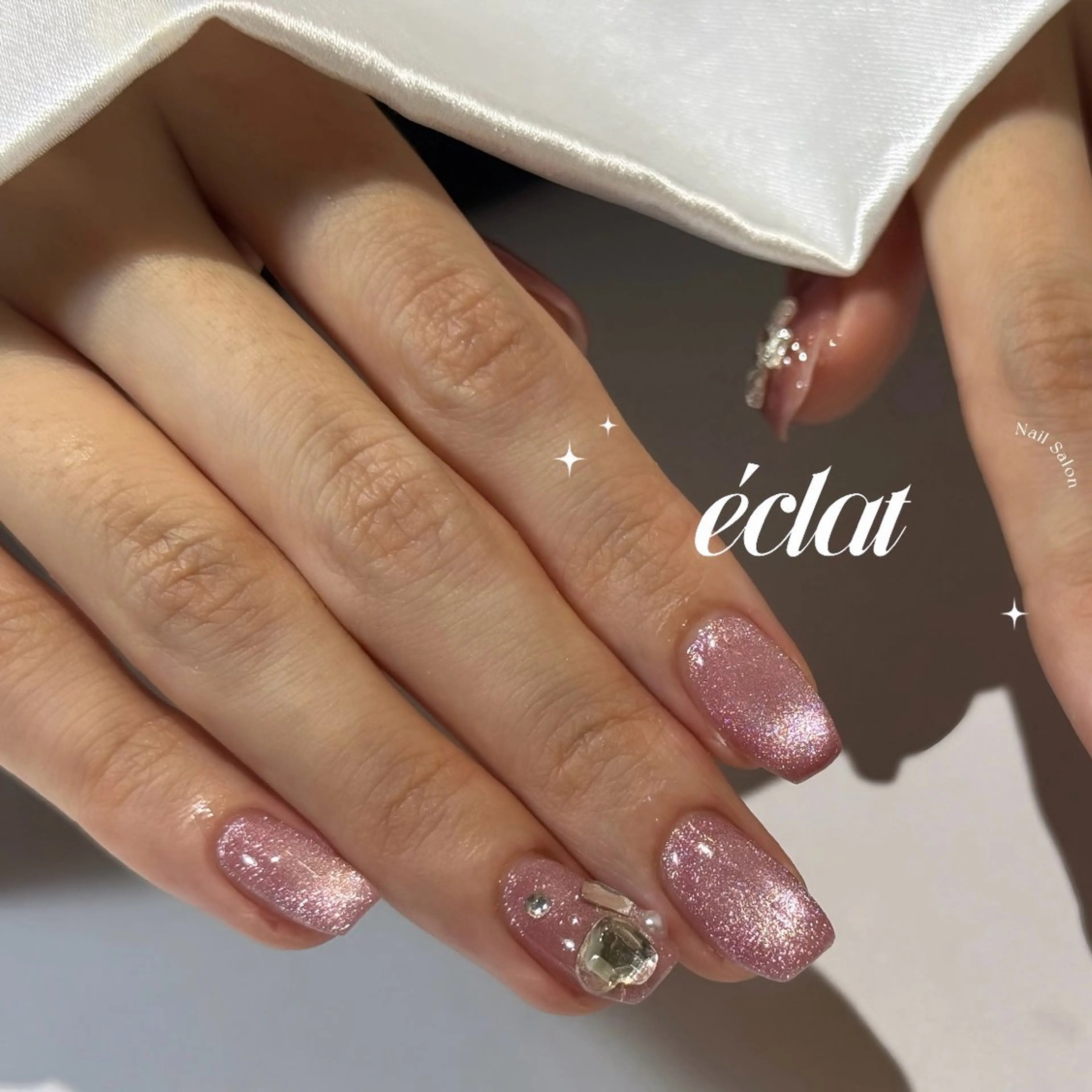 ネイル キラキラネイル ピンク リボン ストーンネイル ハンドネイル éclat ⸝꙳.⋆ 栄｜久屋大通のネイルデザイン