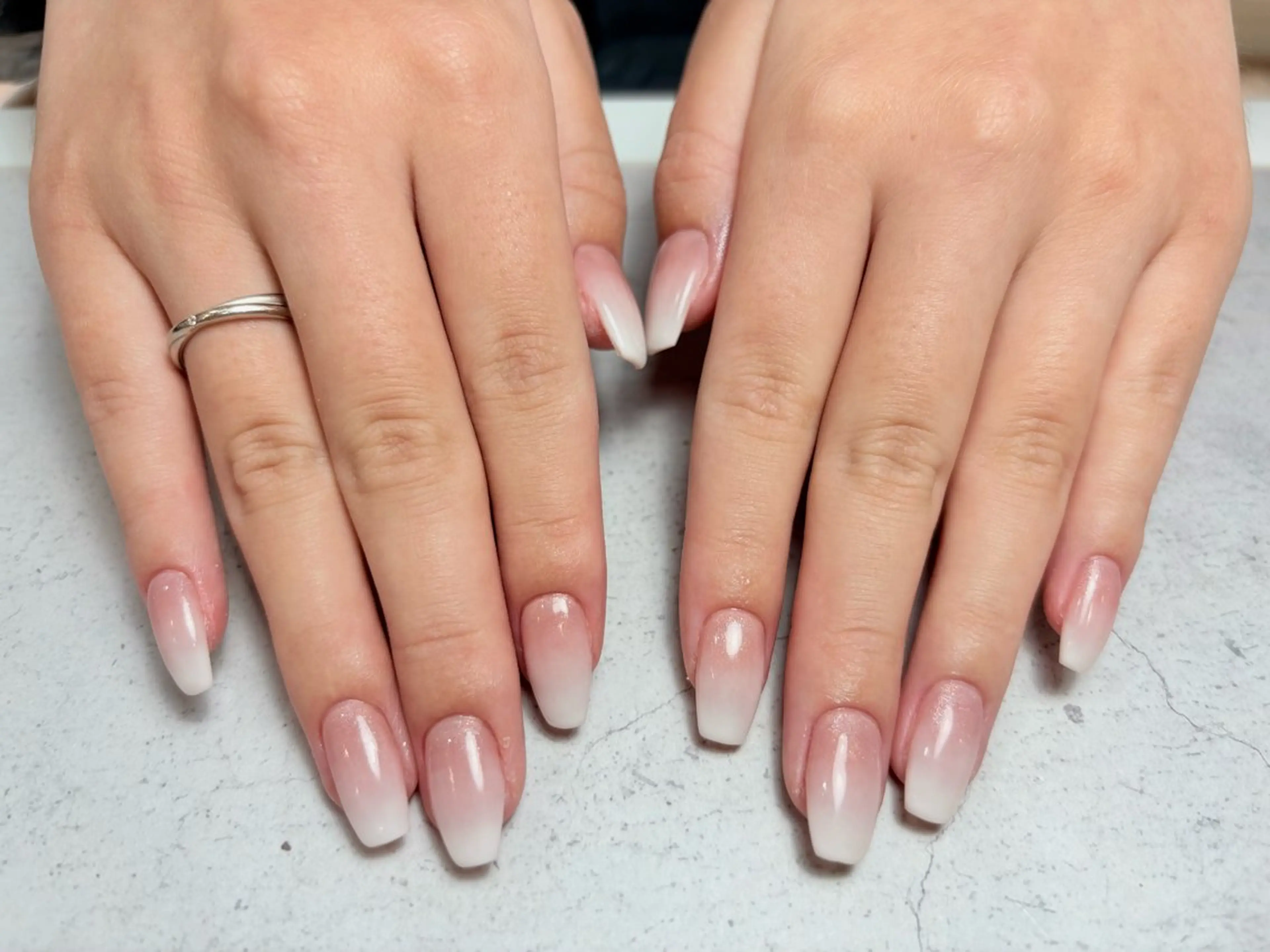 カラーグラデーション(ワンカラーベース)オフありの写真