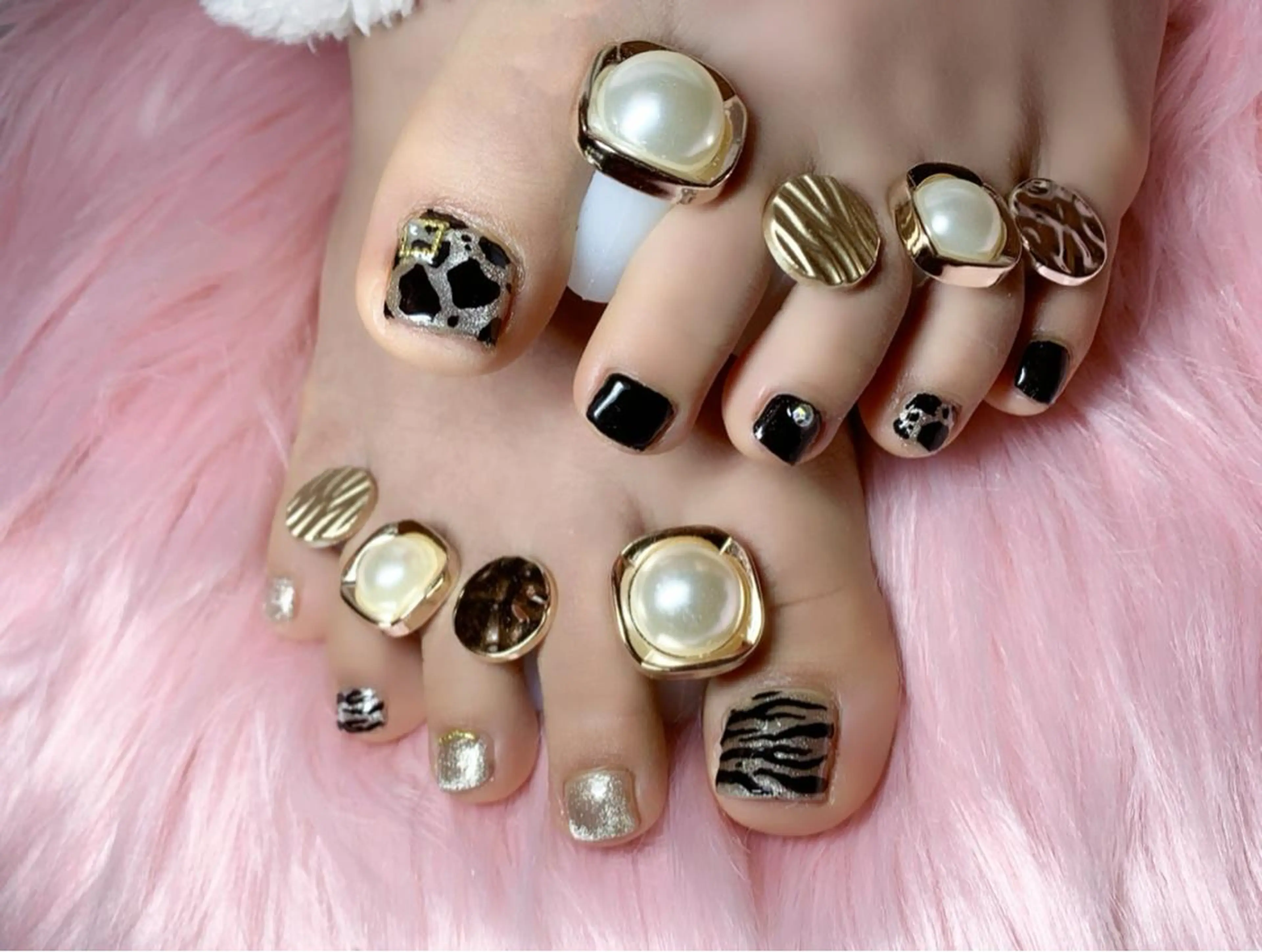 ネイル アニマル柄 アートネイル フットネイル マグネットネイル ニュアンスネイル x.1.0.nail ♡Cのネイルデザイン