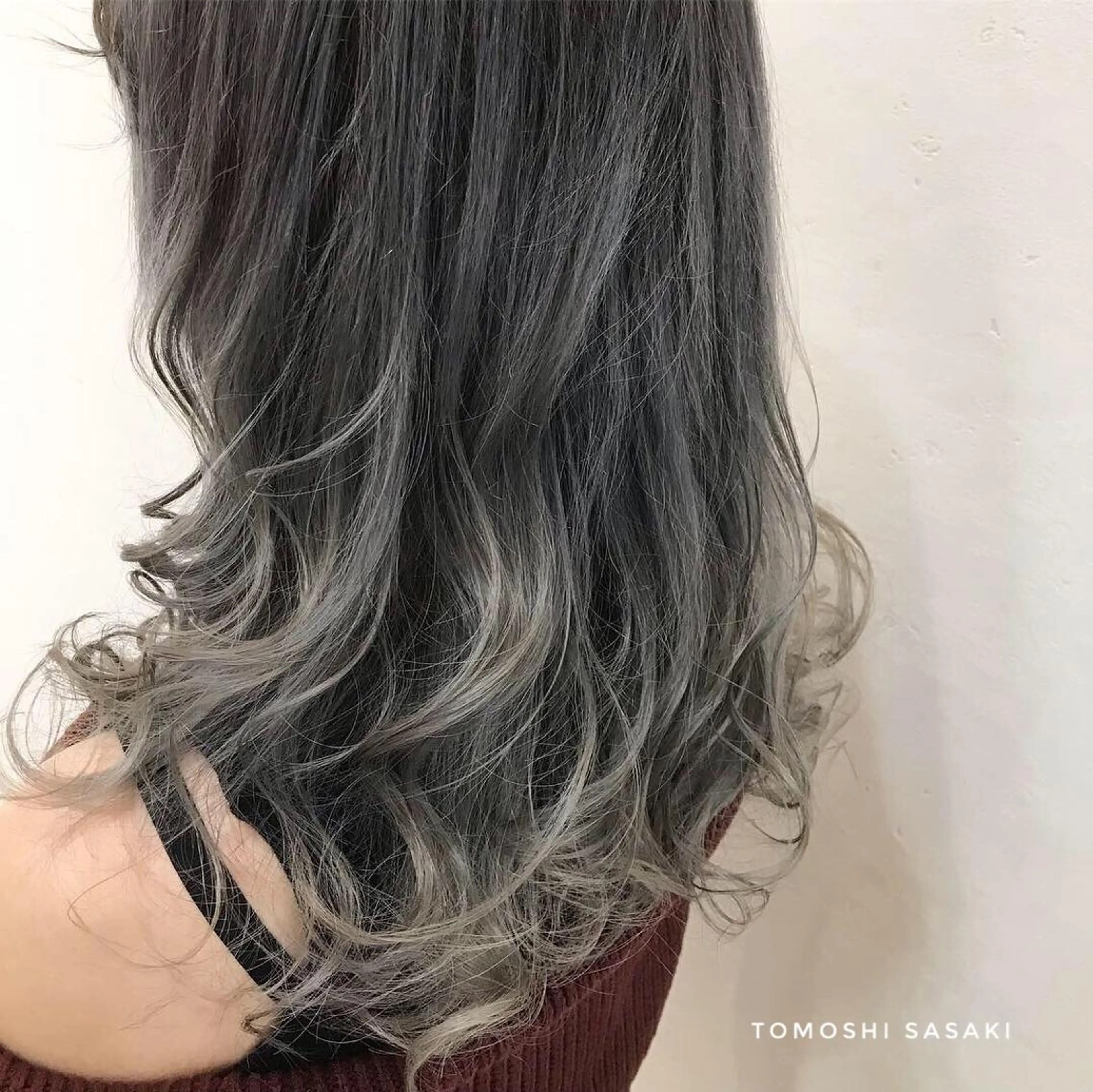 カラー ブリーチ グラデーションカラー ササキ トモシのヘアスタイル