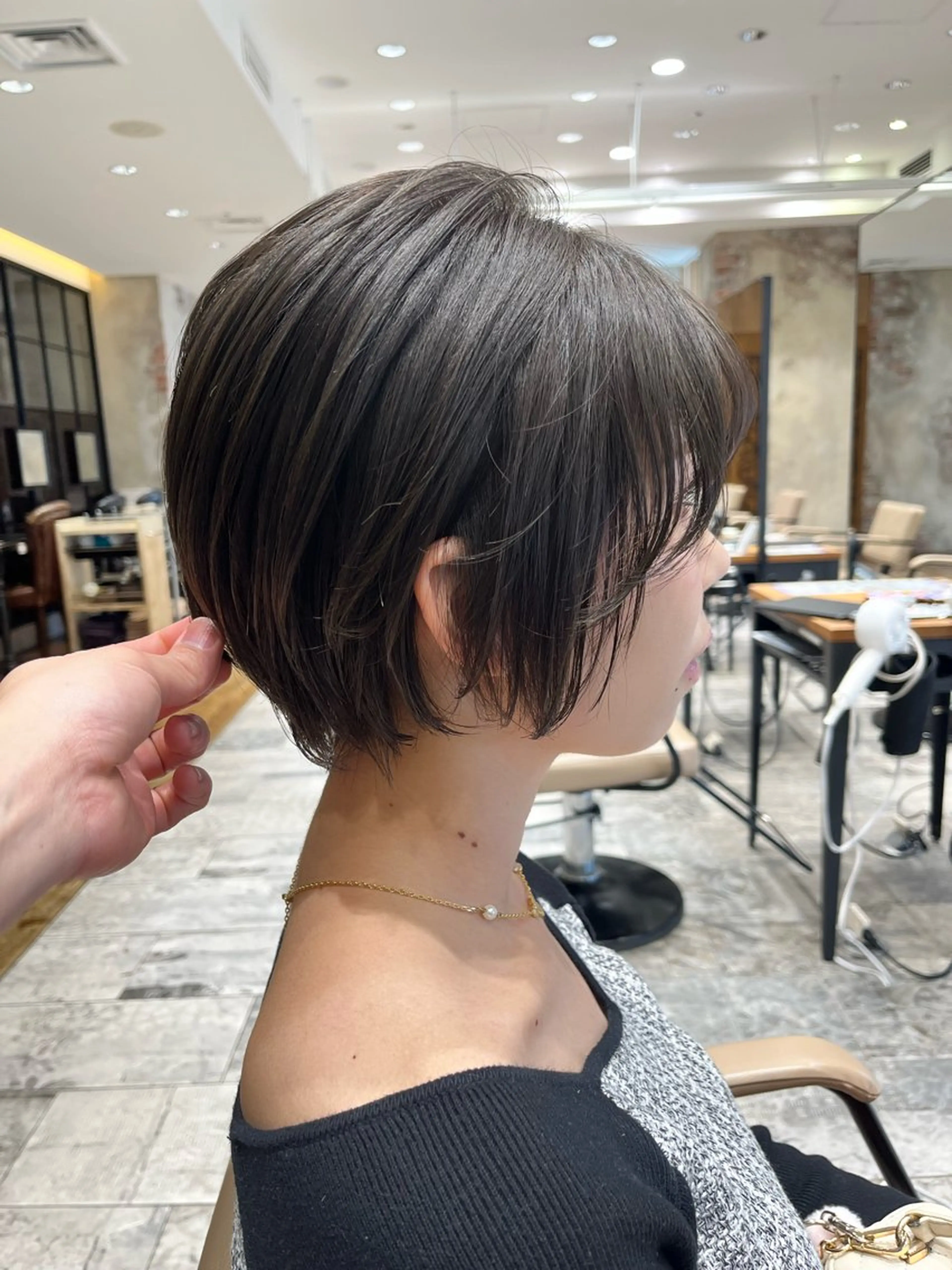 ショート 顔まわりカット 前髪カット安井楽人のヘアスタイル