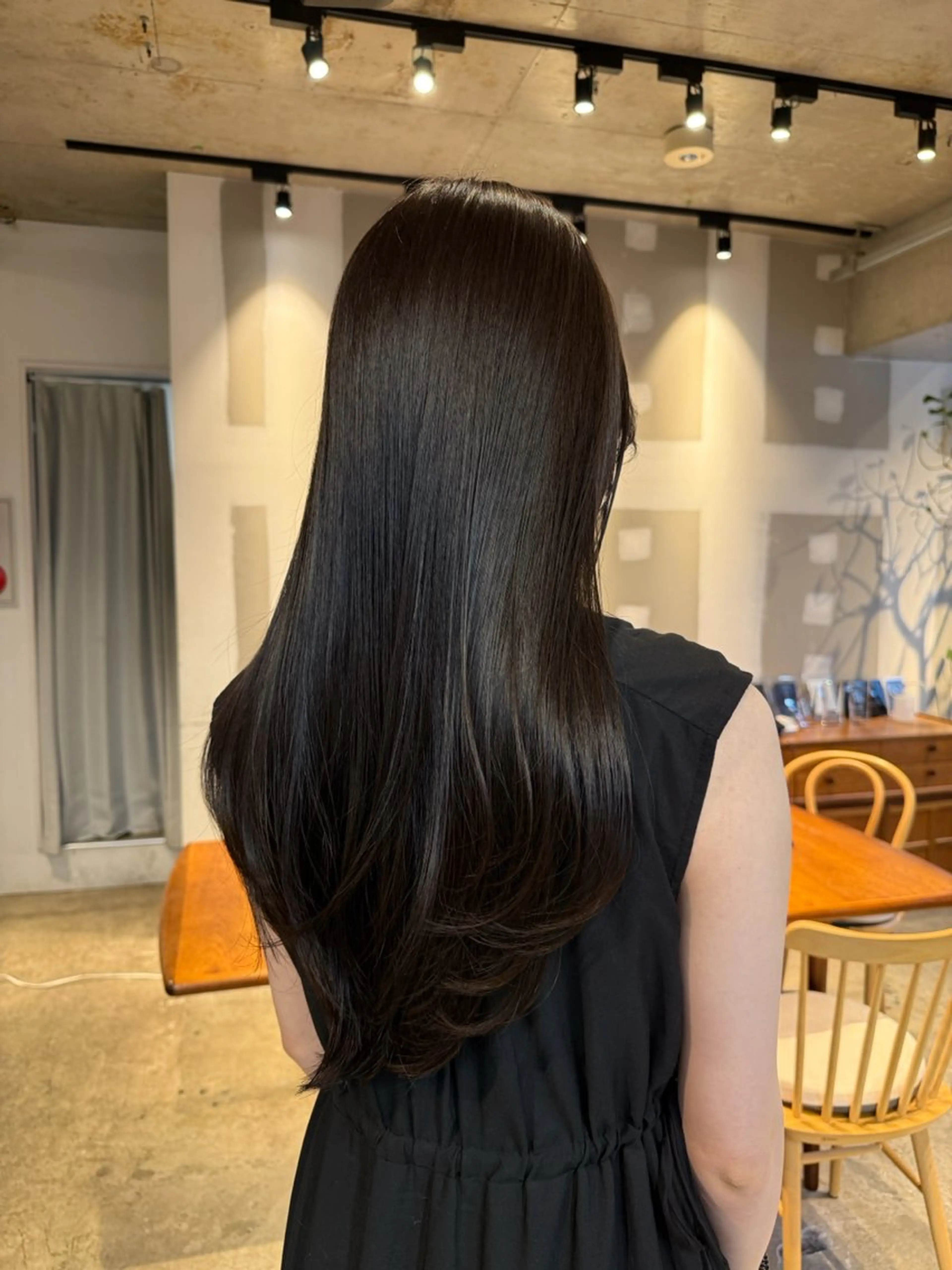 ロング 縮毛矯正 AIN.ANLY 明治神宮前所属・ムツキ/品のある 艶カラー/縮毛矯正のヘアスタイル