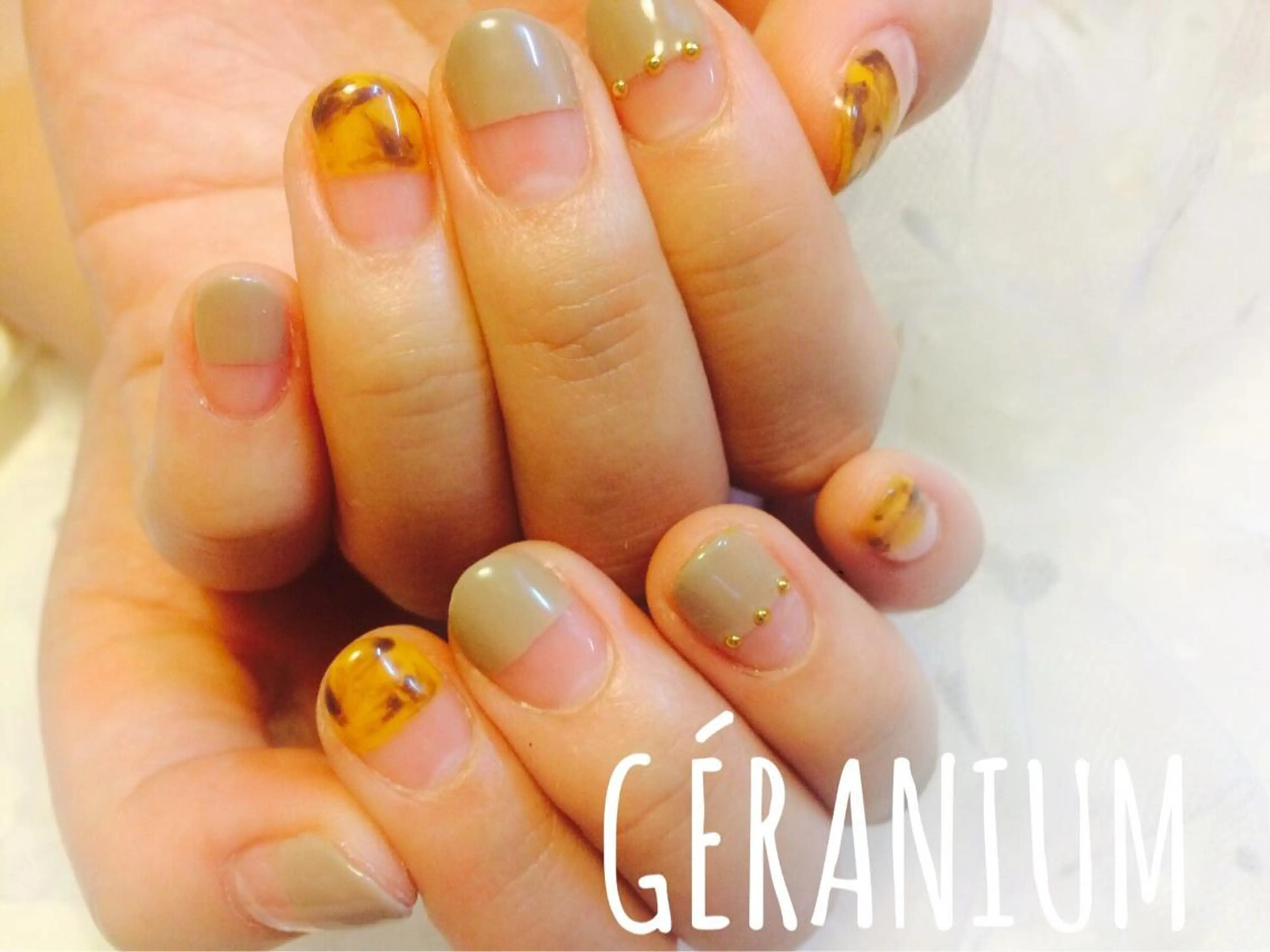 ネイル べっ甲ネイル シンプルネイル GéRanium Harukaのネイルデザイン