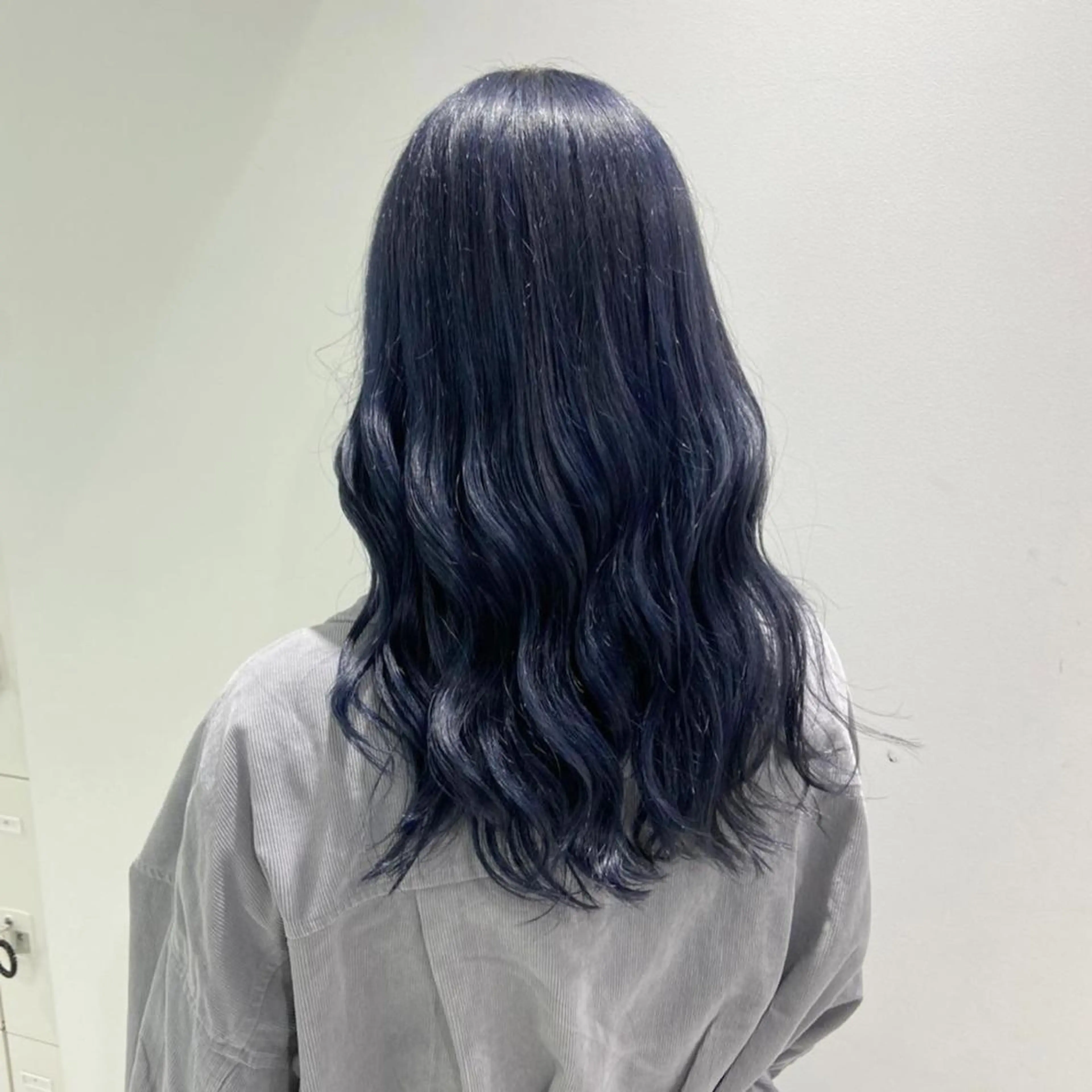 ロング カラー アッシュ ブルーカラー ブルーアッシュ ベージュカラー💖 やすひろのヘアスタイル