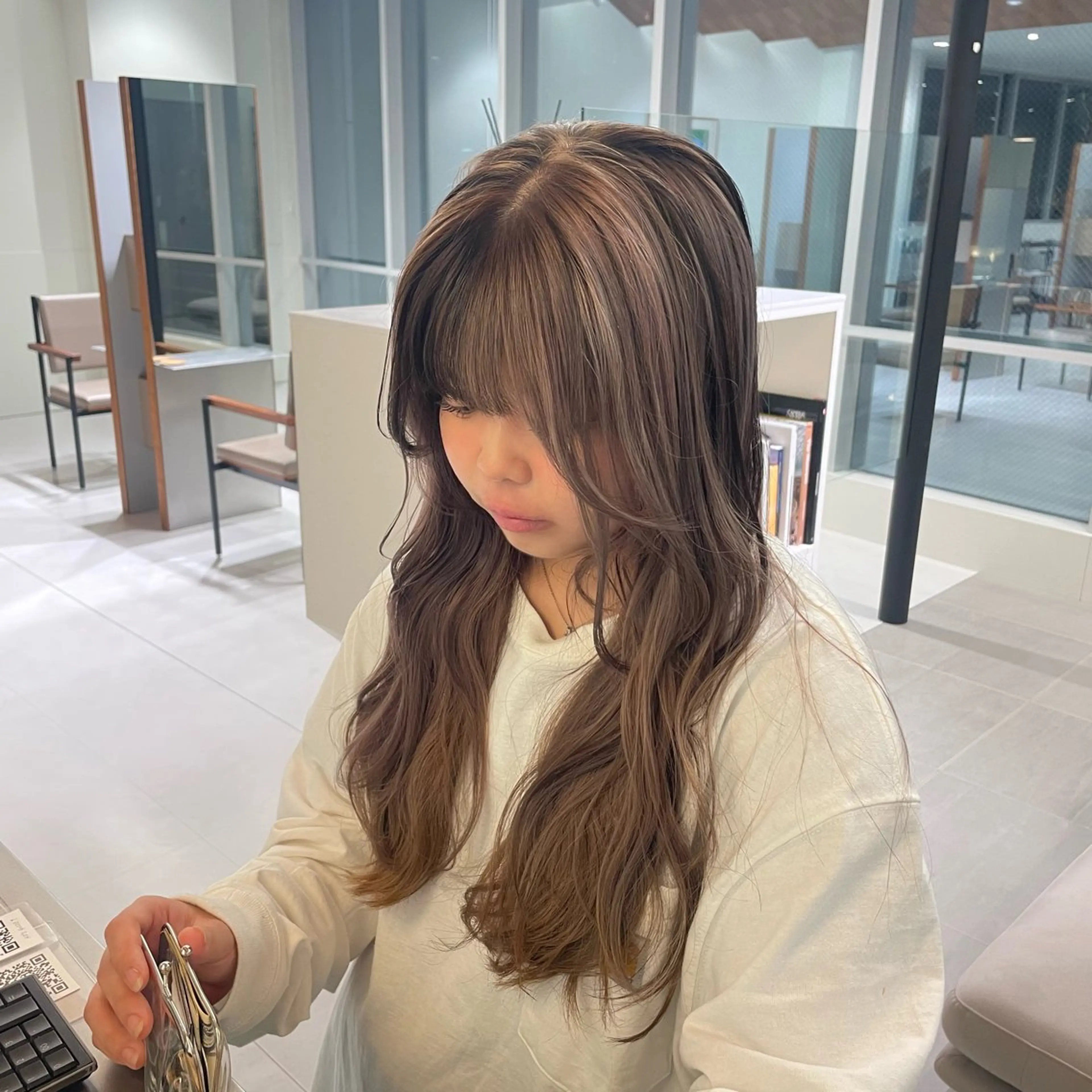 ロング カラー ベージュカラー ブリーチ 透明感カラー ダブルカラー ヘアカラー トリートメント ブリーチ/レイヤー 🌻Mutsumiのヘアスタイル