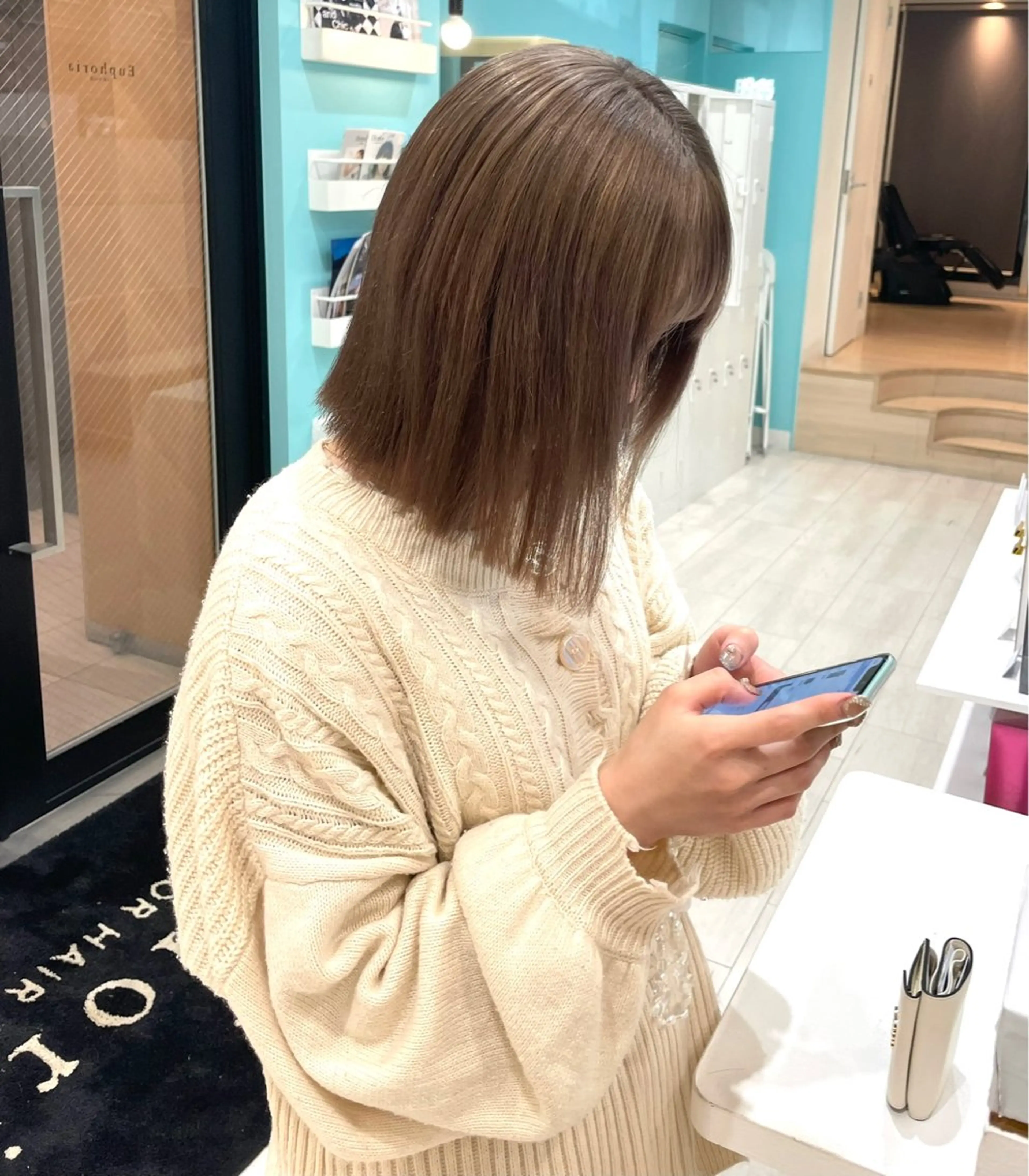 ミディアム カラー ベージュカラー ブリーチ ブルーカラー ケアブリーチ 透明感カラー ヘアカラー トリートメント ハッシュカット レイヤー池袋のヘアスタイル