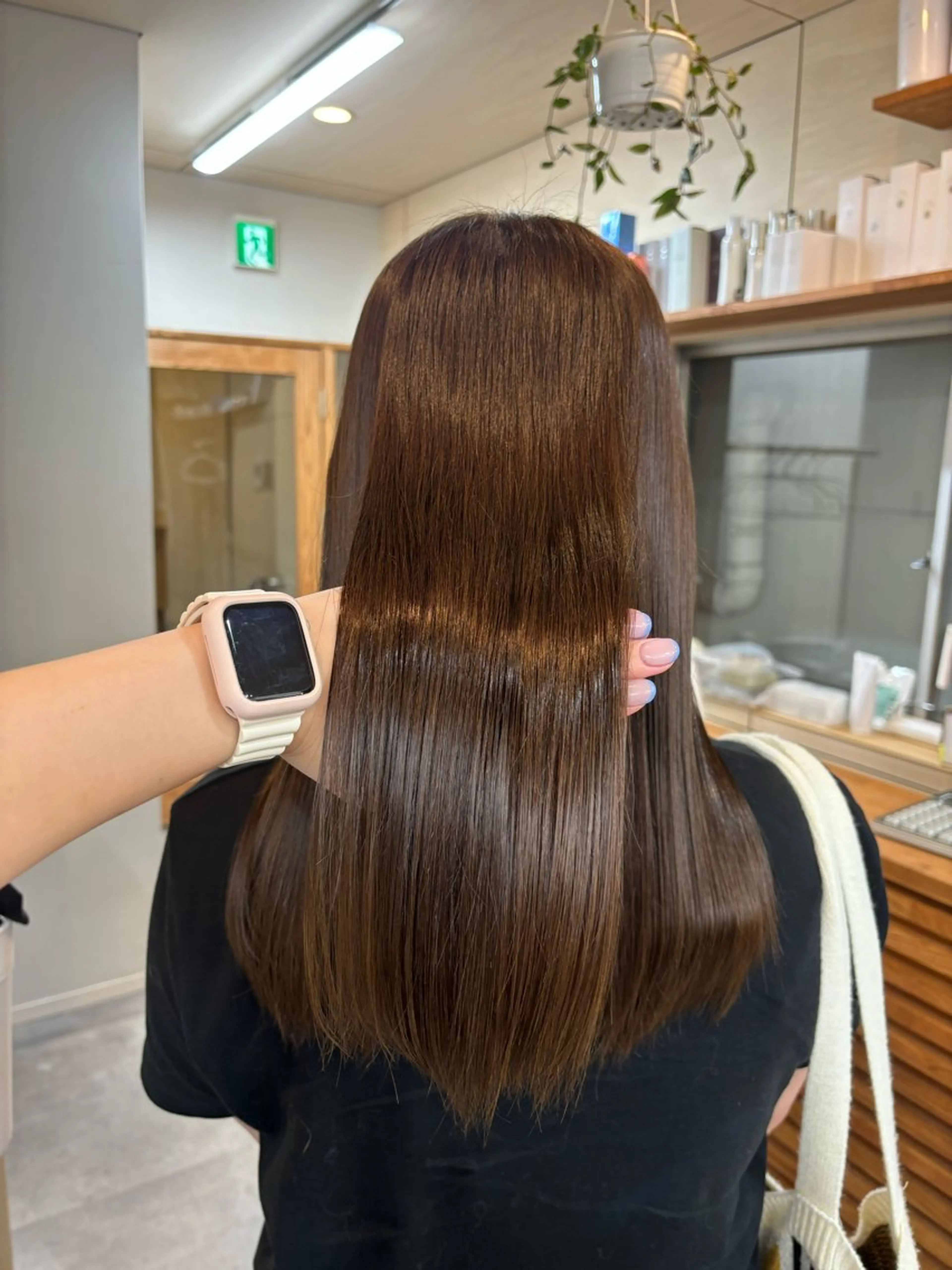 ロング 縮毛矯正 桂 奈穂のヘアスタイル