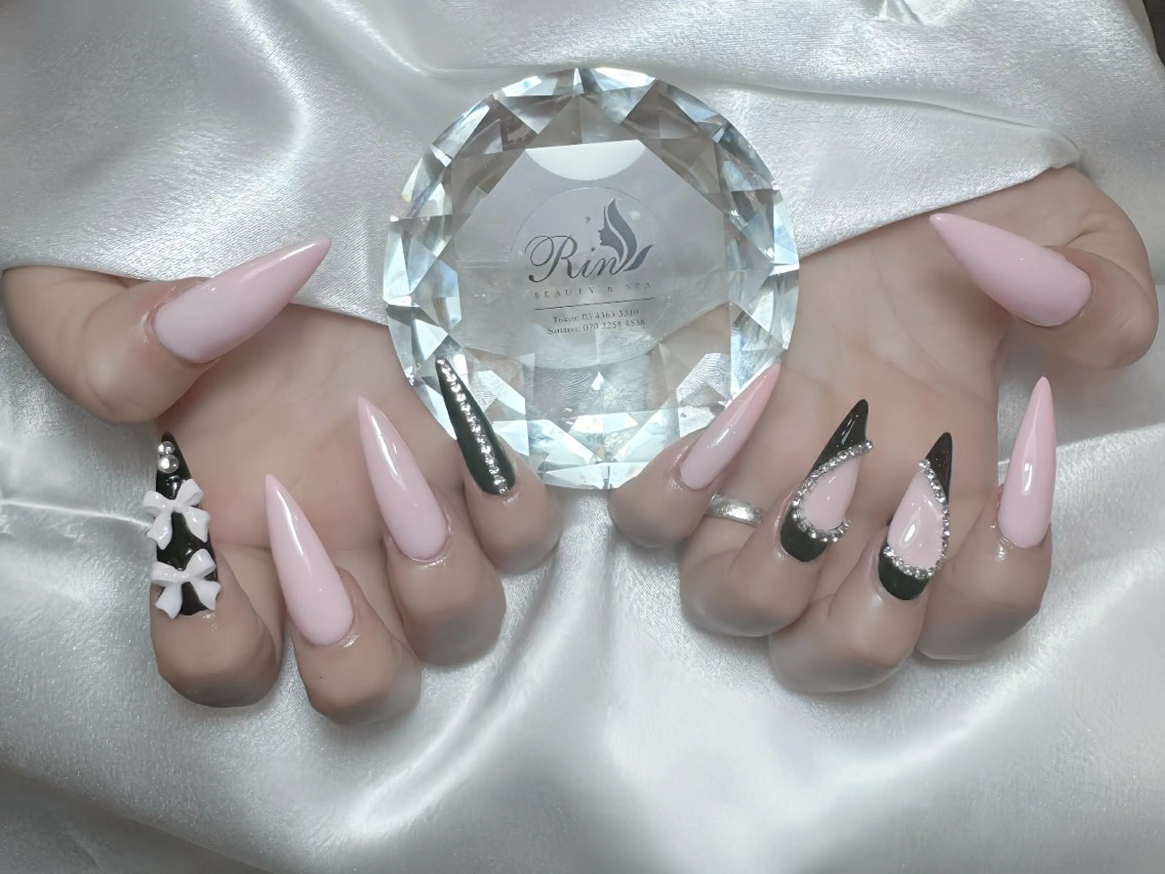 ネイル アートネイル チークネイル ジェルネイル ロングネイル マグネットネイル ハンドネイル Rin Nail 新大久保店のネイルデザイン